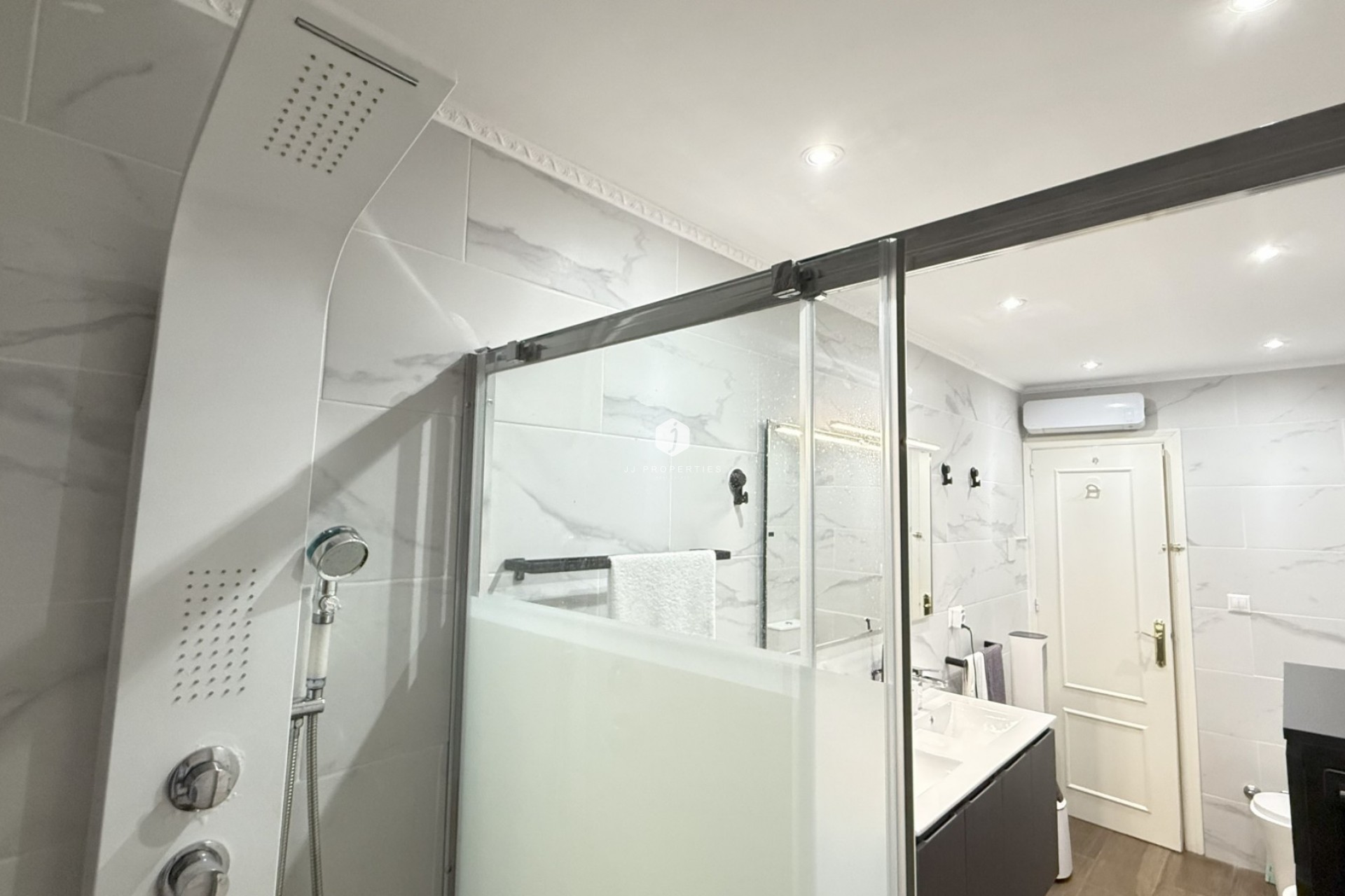 Aus zweiter Hand - Villa -
Orihuela Costa - Costa Blanca