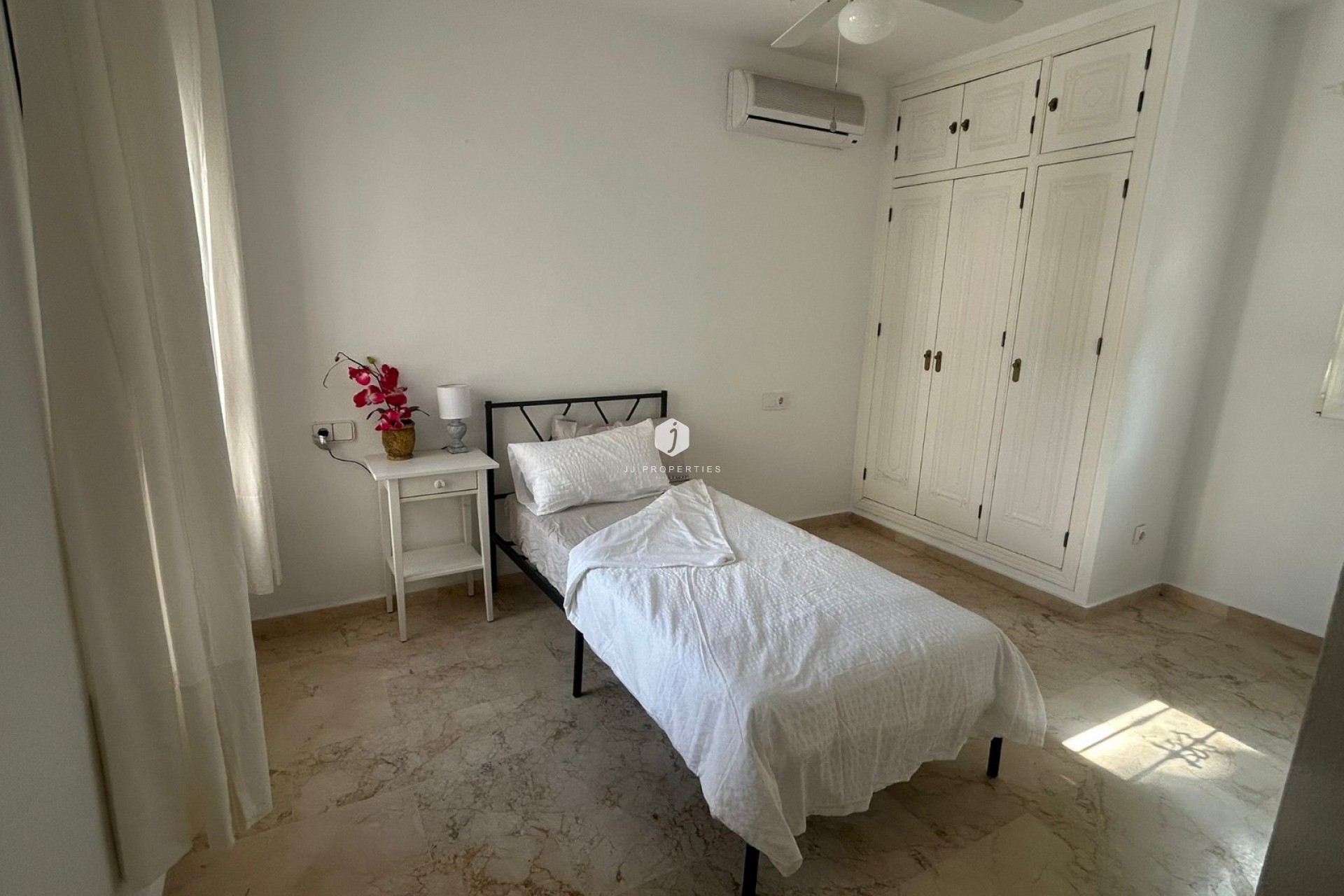 Aus zweiter Hand - Villa -
Orihuela Costa - Costa Blanca