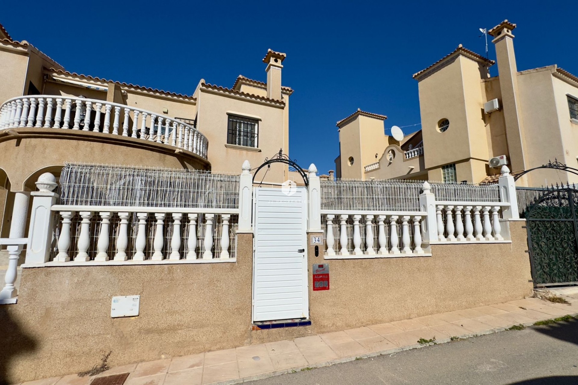 Aus zweiter Hand - Villa -
Orihuela Costa - Costa Blanca