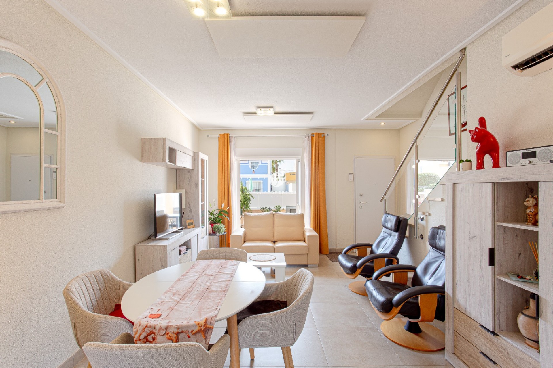 Aus zweiter Hand - Villa -
Orihuela Costa - Costa Blanca