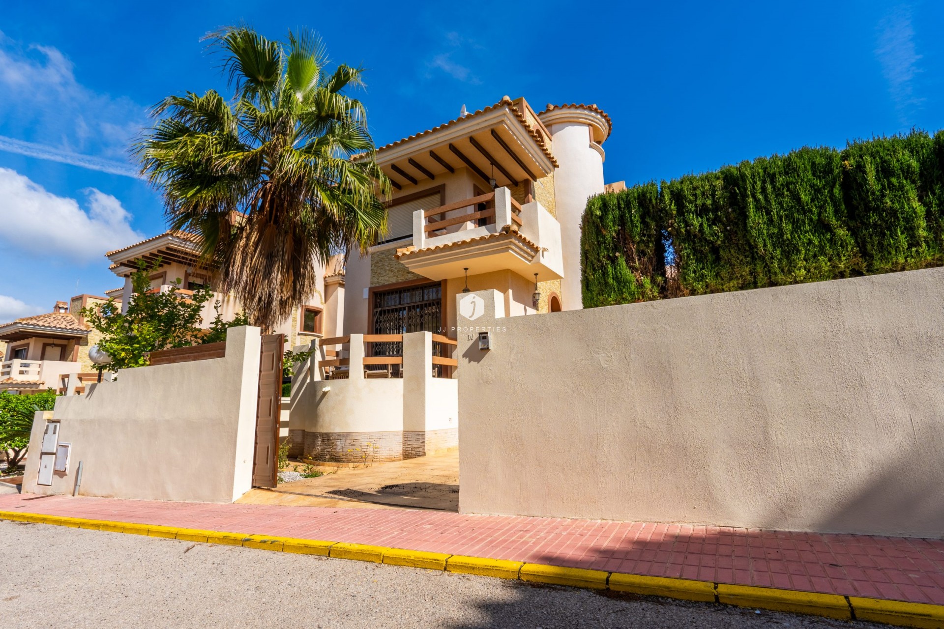 Aus zweiter Hand - Villa -
Orihuela Costa - Costa Blanca