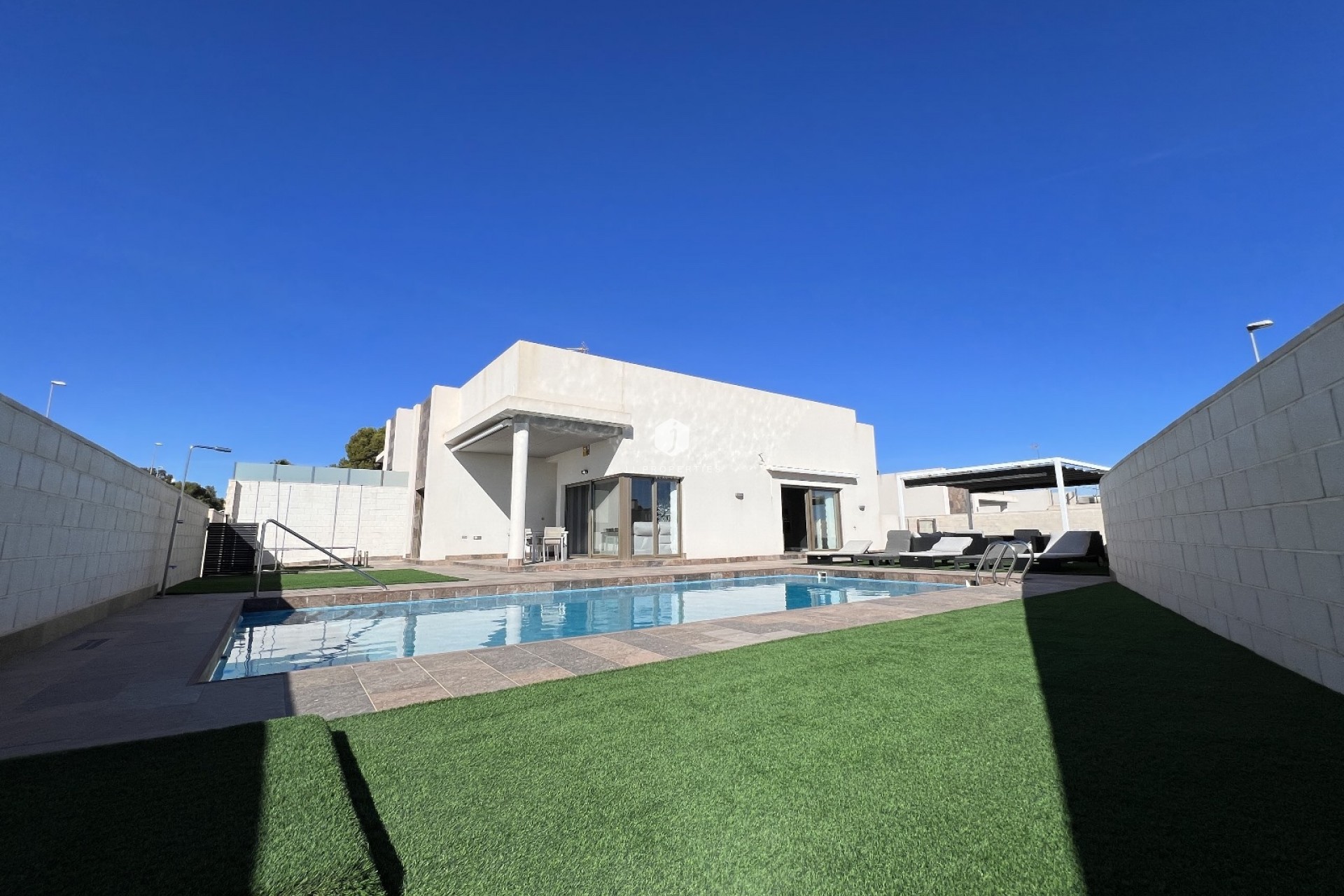 Aus zweiter Hand - Villa -
Orihuela Costa - Costa Blanca