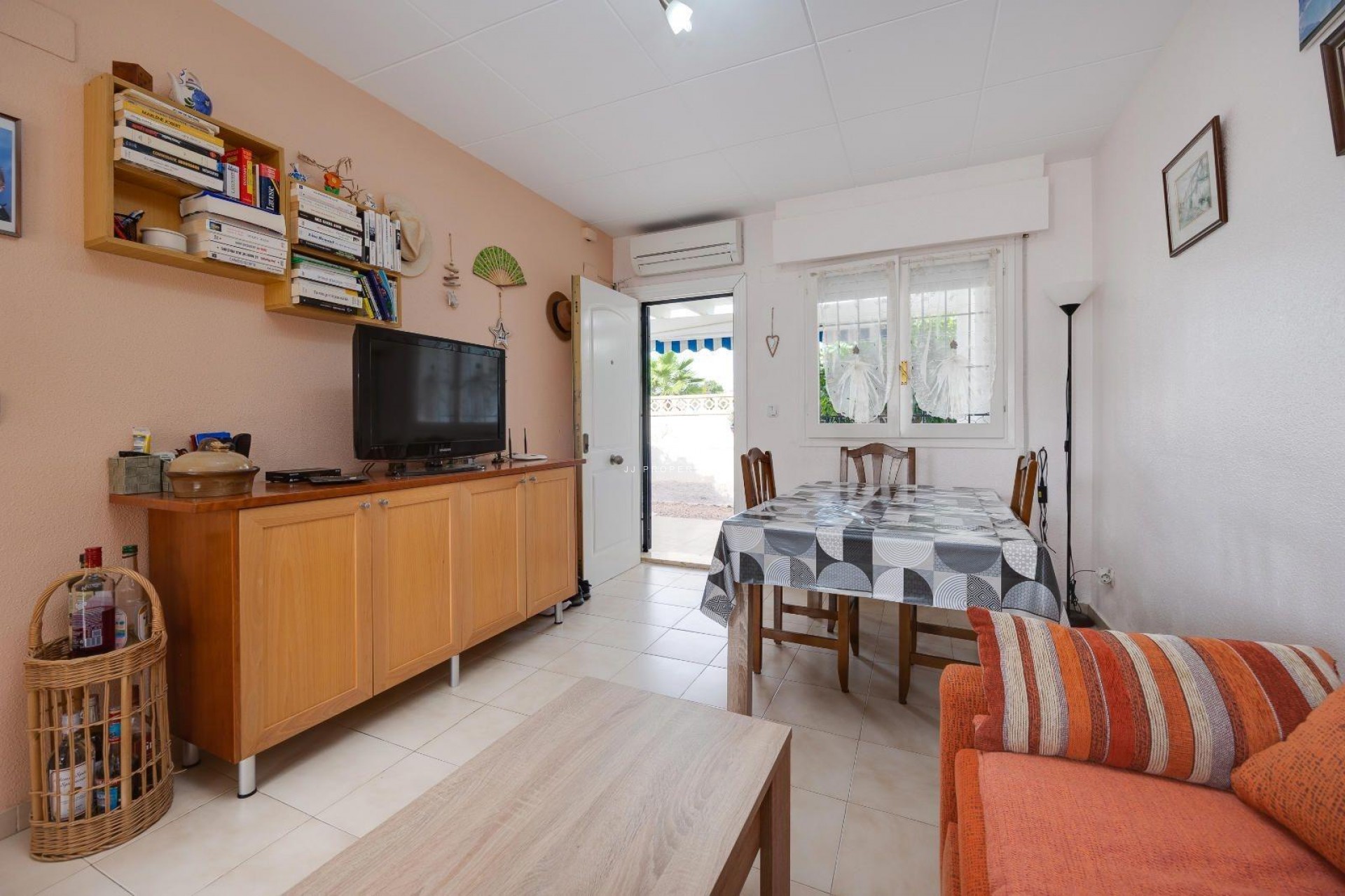 Aus zweiter Hand - Villa -
Orihuela Costa - La Florida