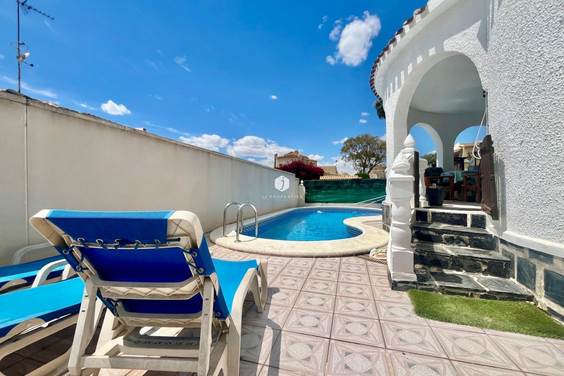 Aus zweiter Hand - Villa -
Orihuela Costa - La Florida