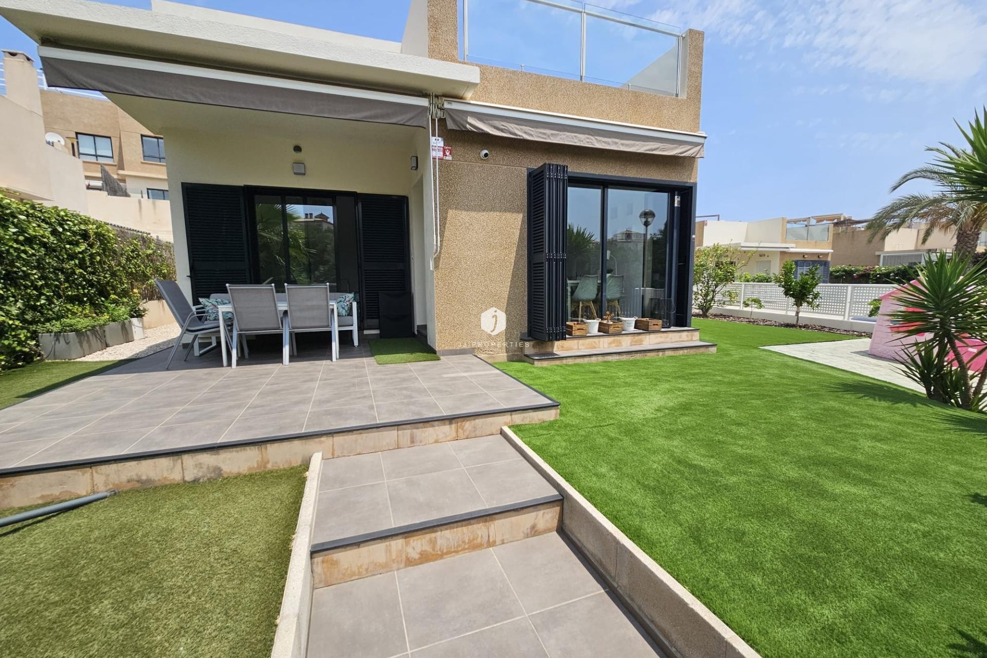 Aus zweiter Hand - Villa -
Orihuela Costa - La Regia