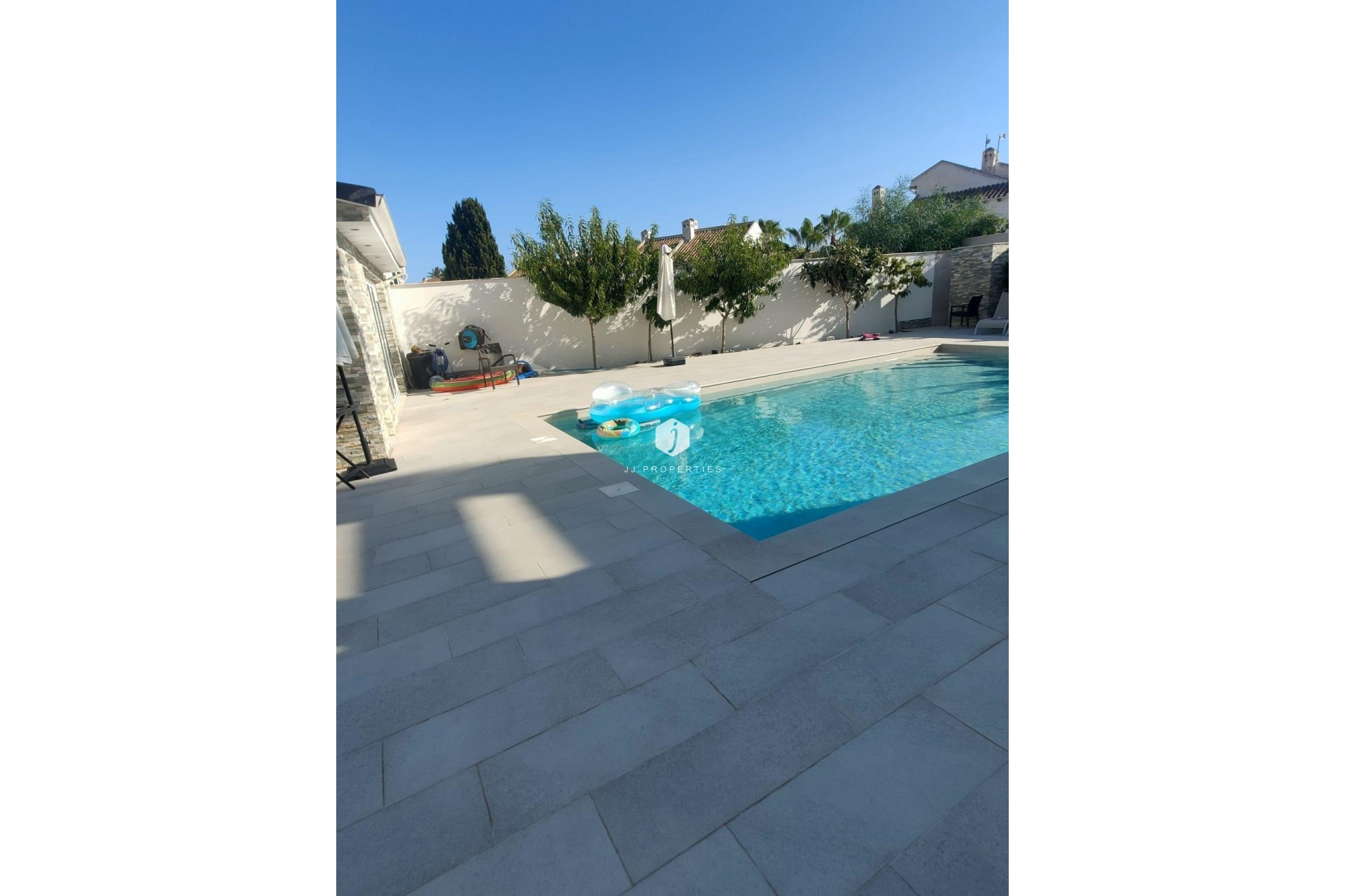 Aus zweiter Hand - Villa -
Orihuela Costa - La Zenia