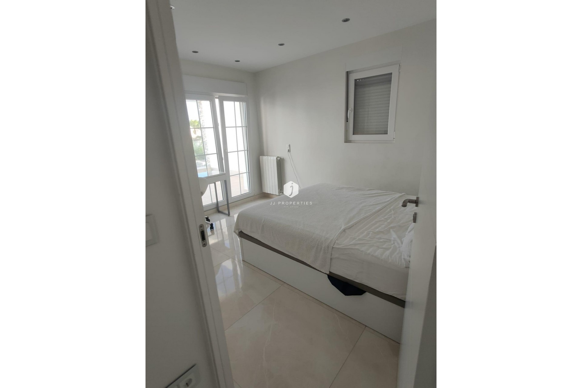 Aus zweiter Hand - Villa -
Orihuela Costa - La Zenia