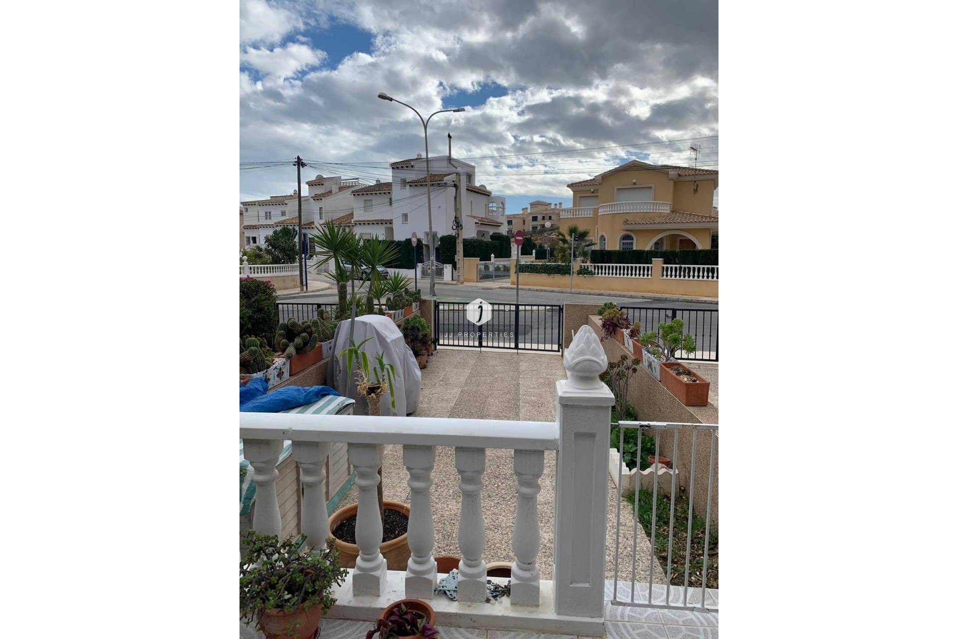 Aus zweiter Hand - Villa -
Orihuela Costa - Las Filipinas