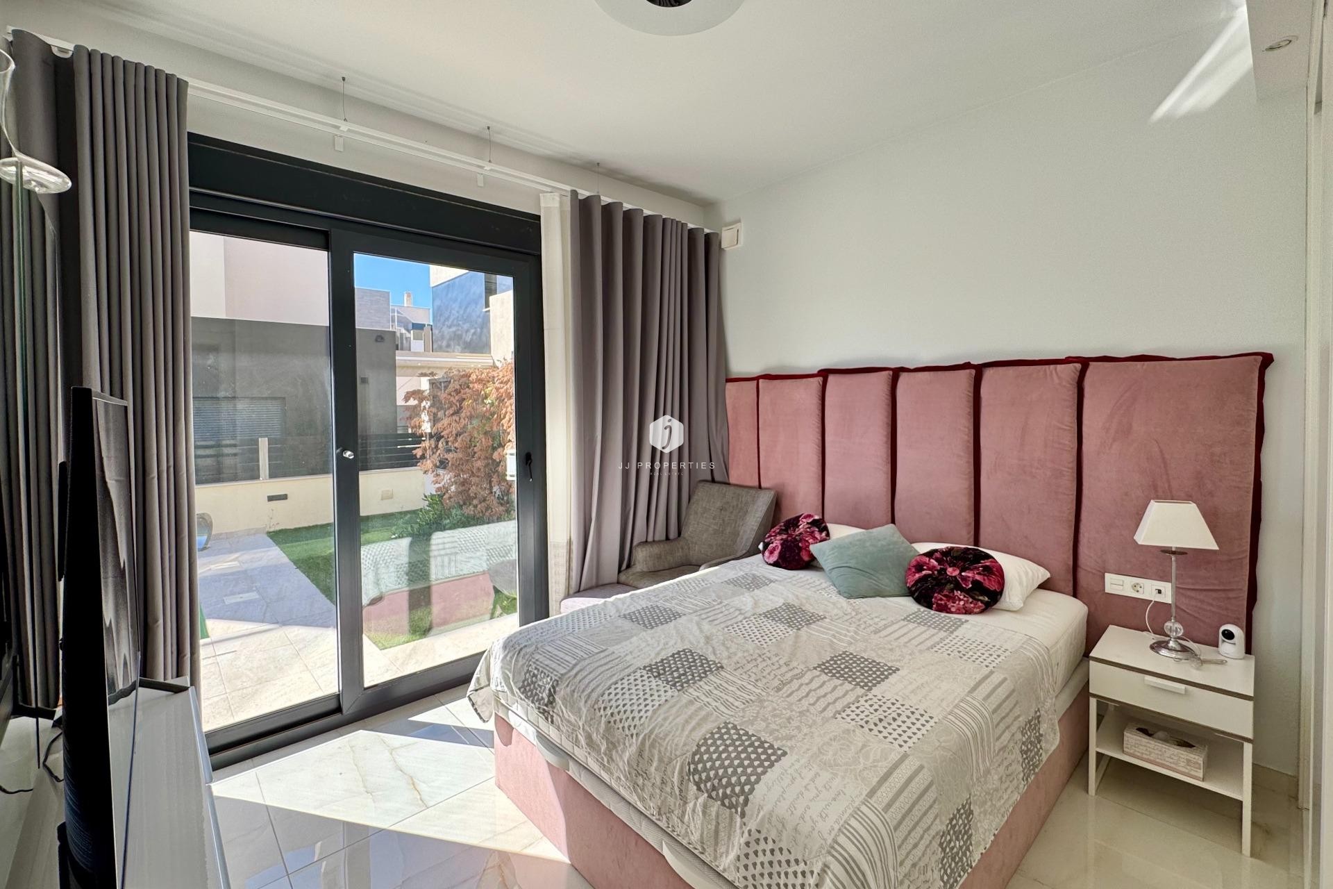 Aus zweiter Hand - Villa -
Orihuela Costa - Lomas de Cabo Roig