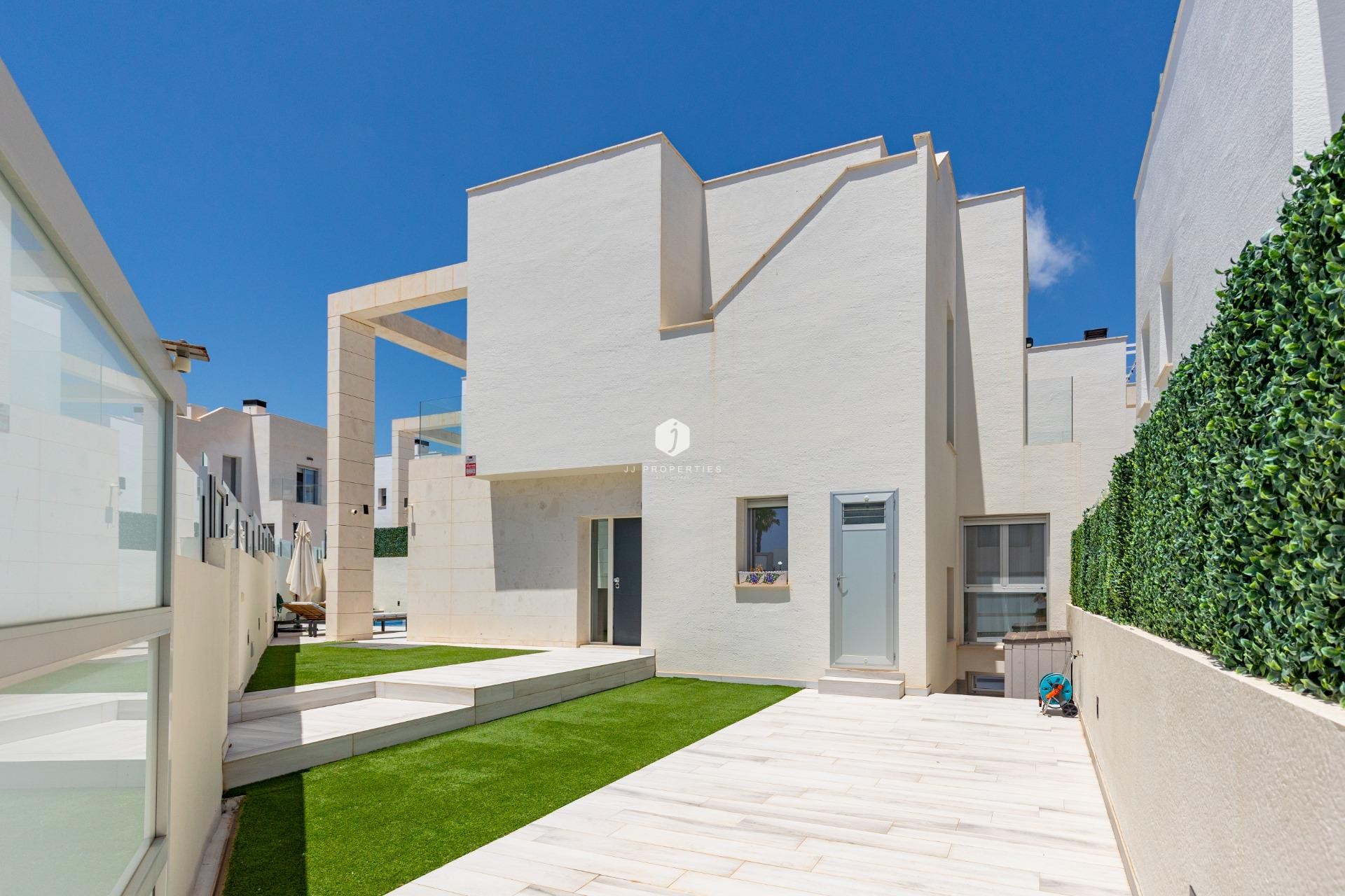 Aus zweiter Hand - Villa -
Orihuela Costa - Lomas de Cabo Roig