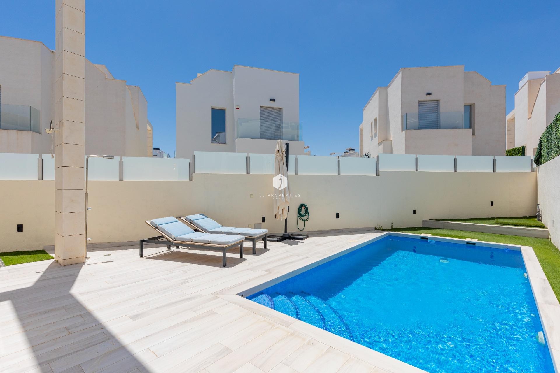 Aus zweiter Hand - Villa -
Orihuela Costa - Lomas de Cabo Roig