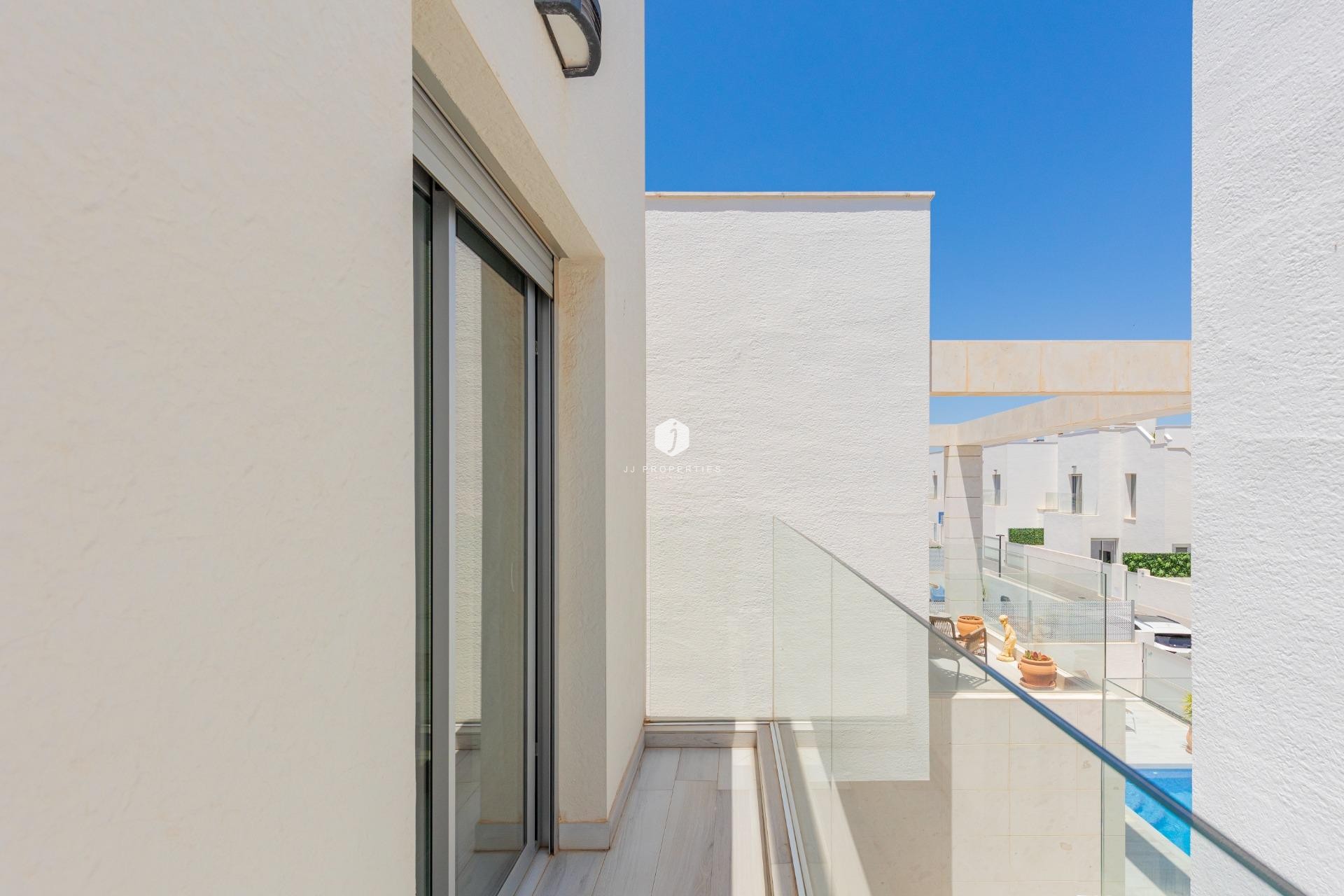 Aus zweiter Hand - Villa -
Orihuela Costa - Lomas de Cabo Roig