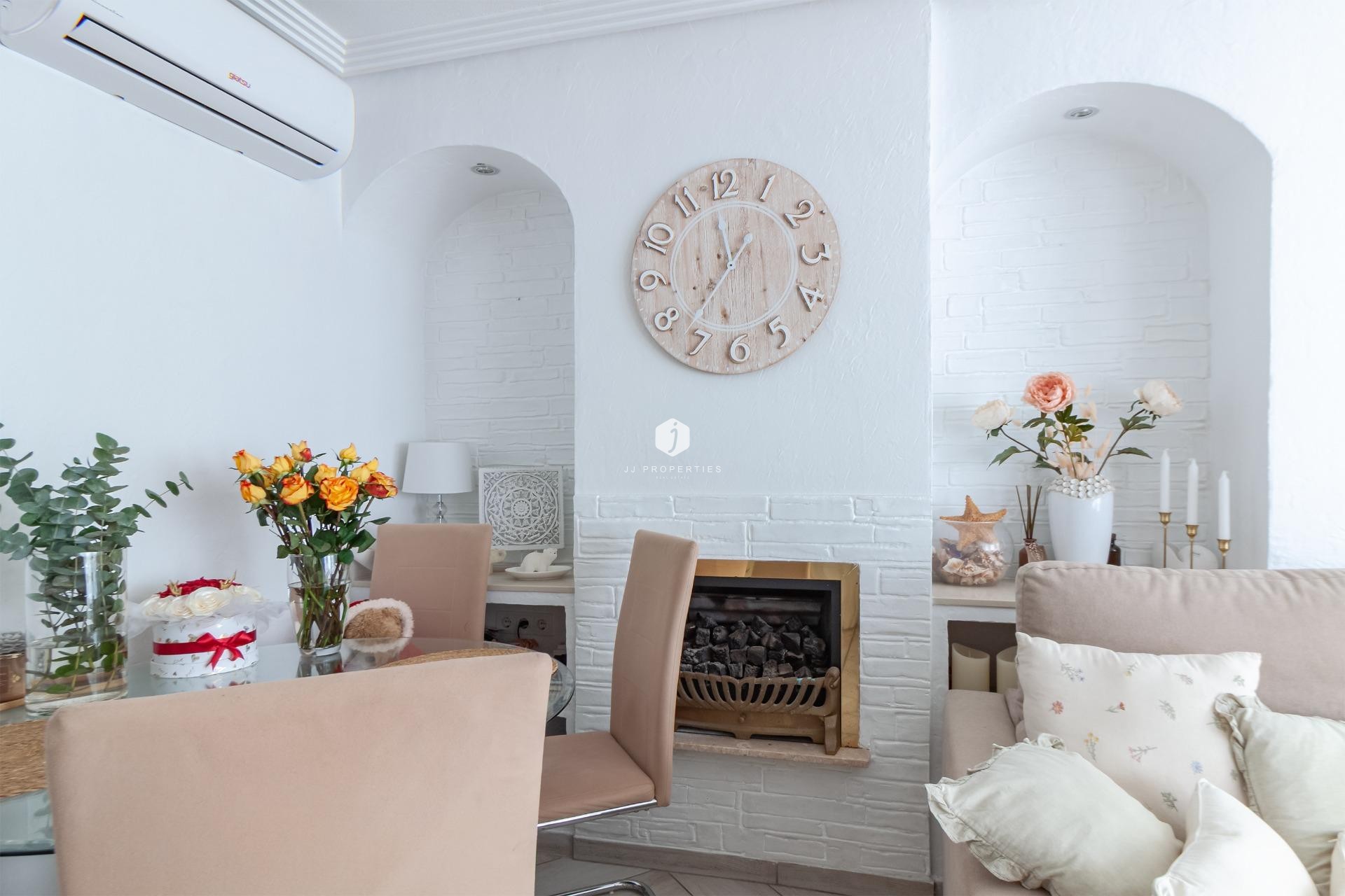 Aus zweiter Hand - Villa -
Orihuela Costa - Los Almendros-la Florida