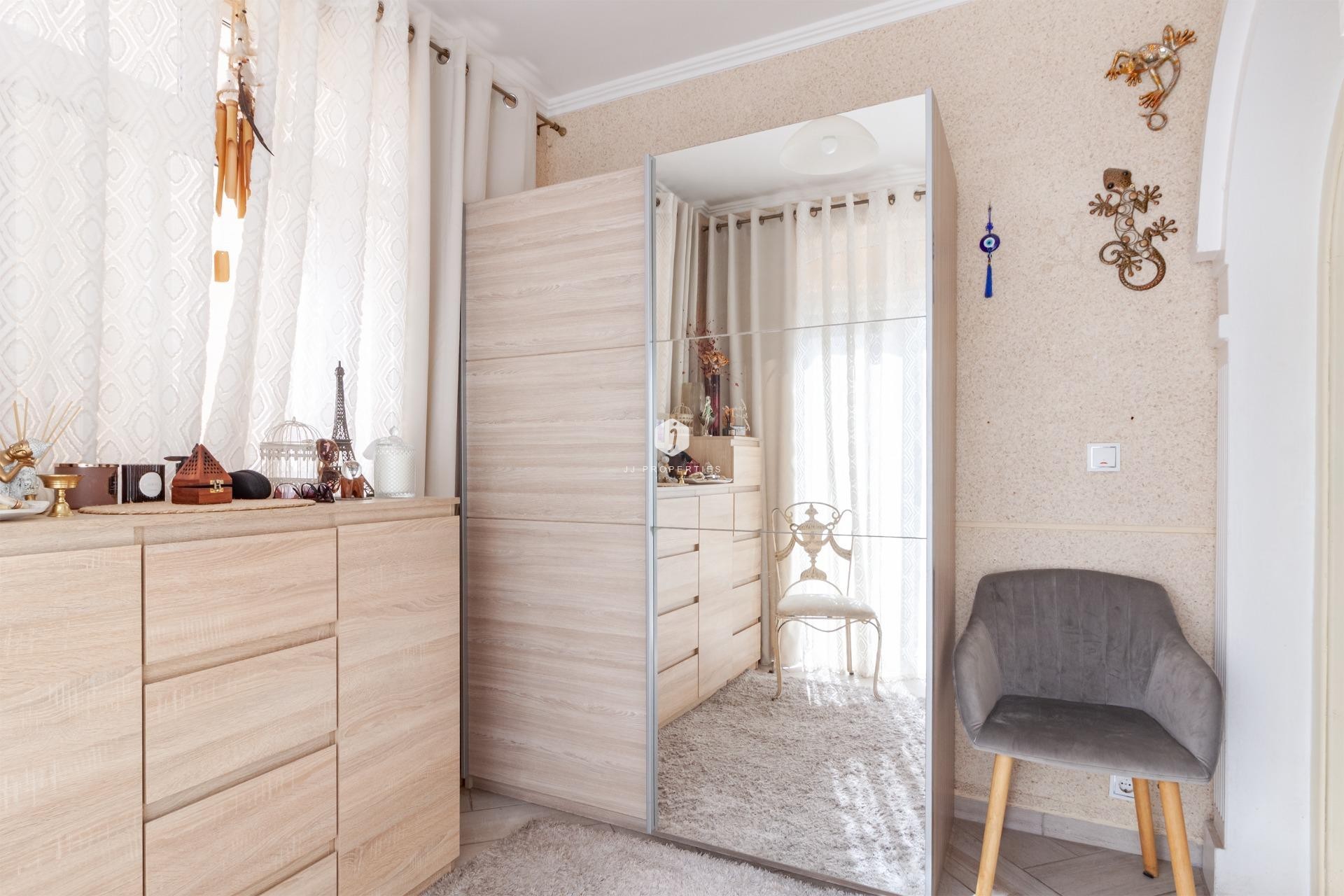 Aus zweiter Hand - Villa -
Orihuela Costa - Los Almendros-la Florida