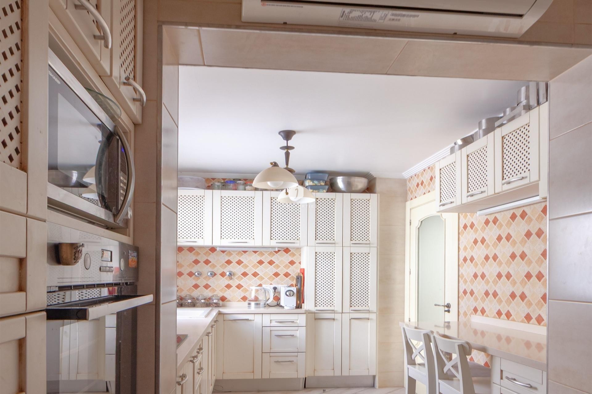 Aus zweiter Hand - Villa -
Orihuela Costa - Los Almendros-la Florida