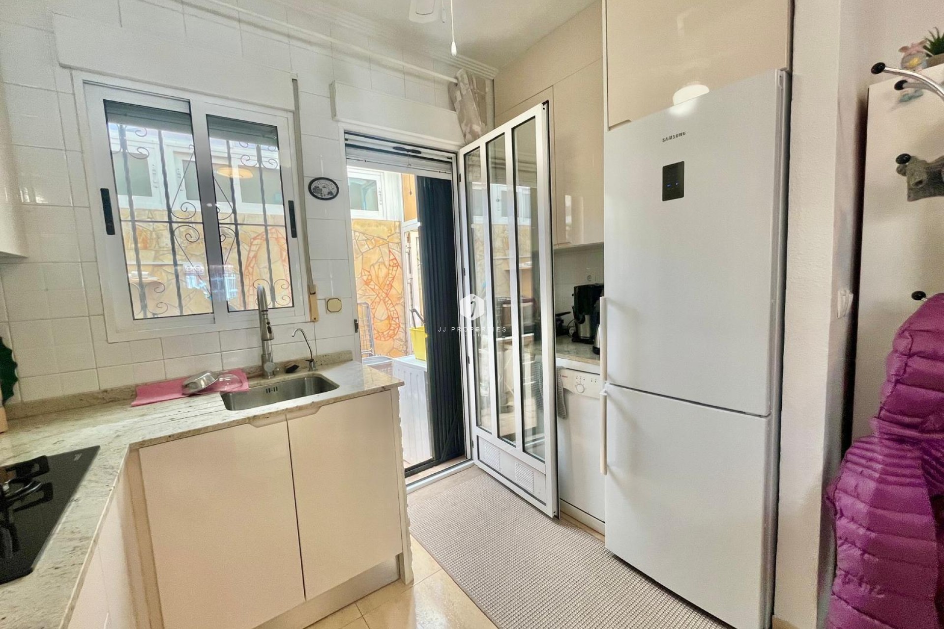 Aus zweiter Hand - Villa -
Orihuela Costa - Los Almendros-la Florida