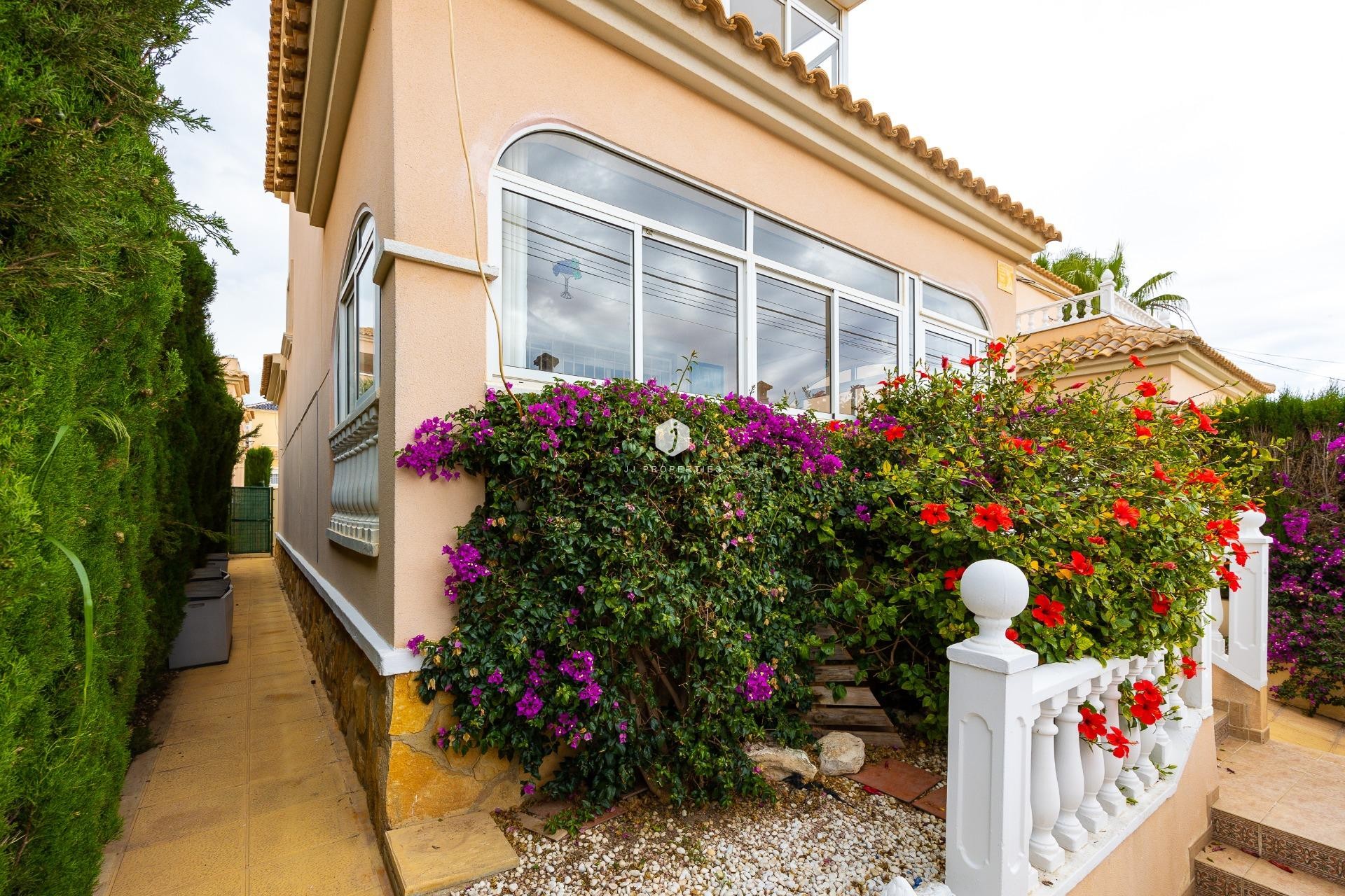 Aus zweiter Hand - Villa -
Orihuela Costa - Villamartín-las Filipinas