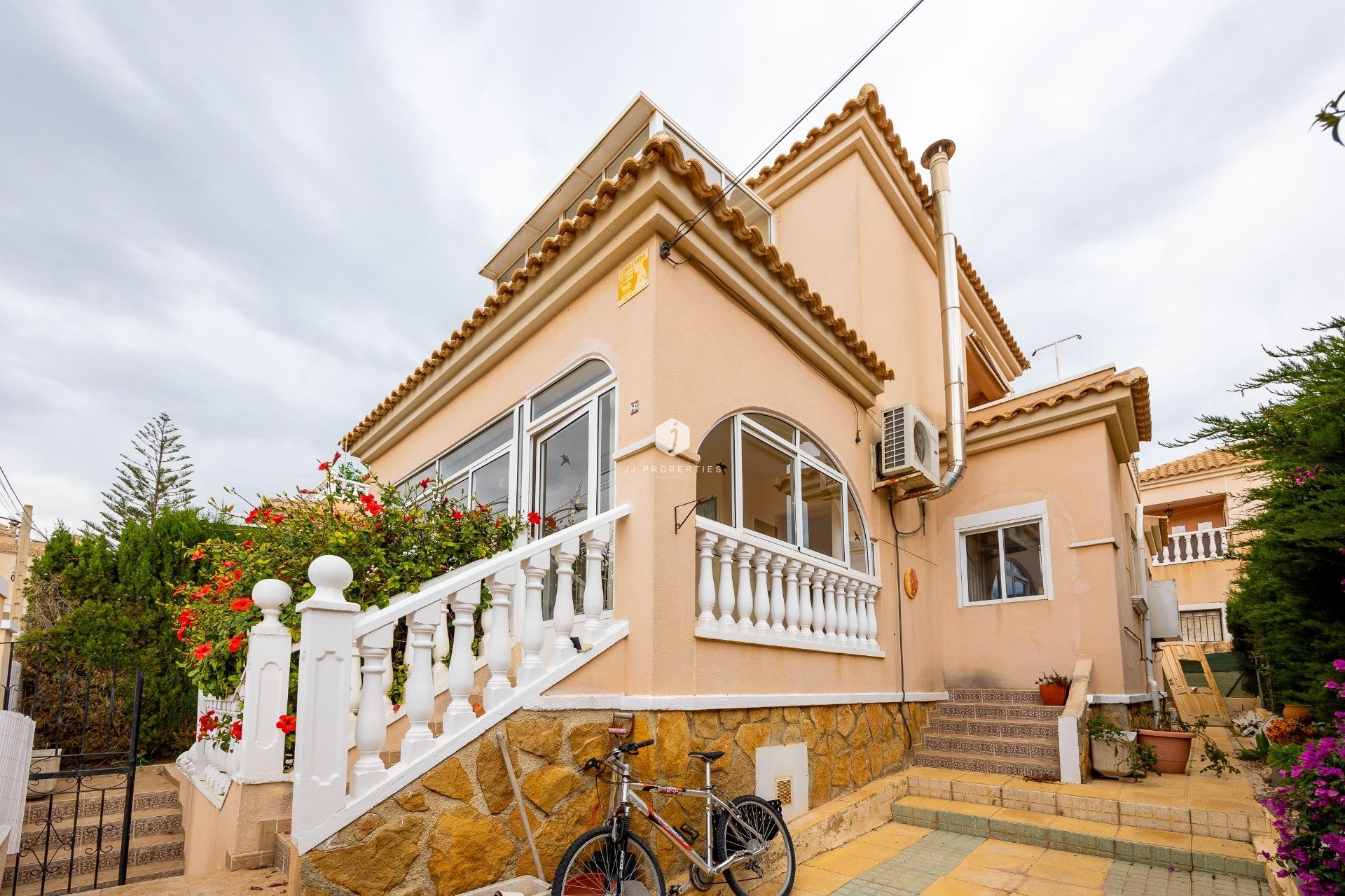 Aus zweiter Hand - Villa -
Orihuela Costa - Villamartín-las Filipinas