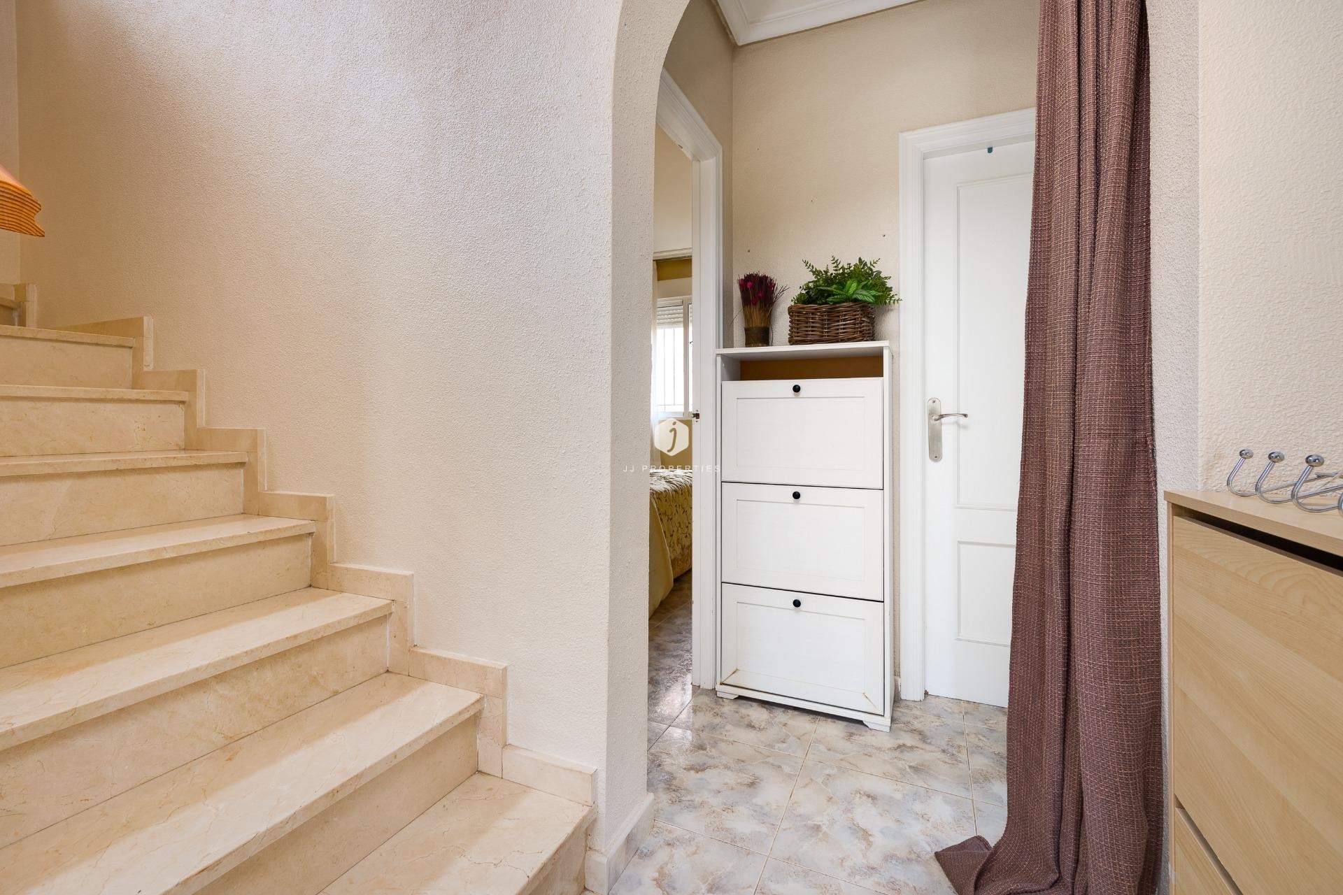 Aus zweiter Hand - Villa -
Orihuela Costa - Villamartín-las Filipinas