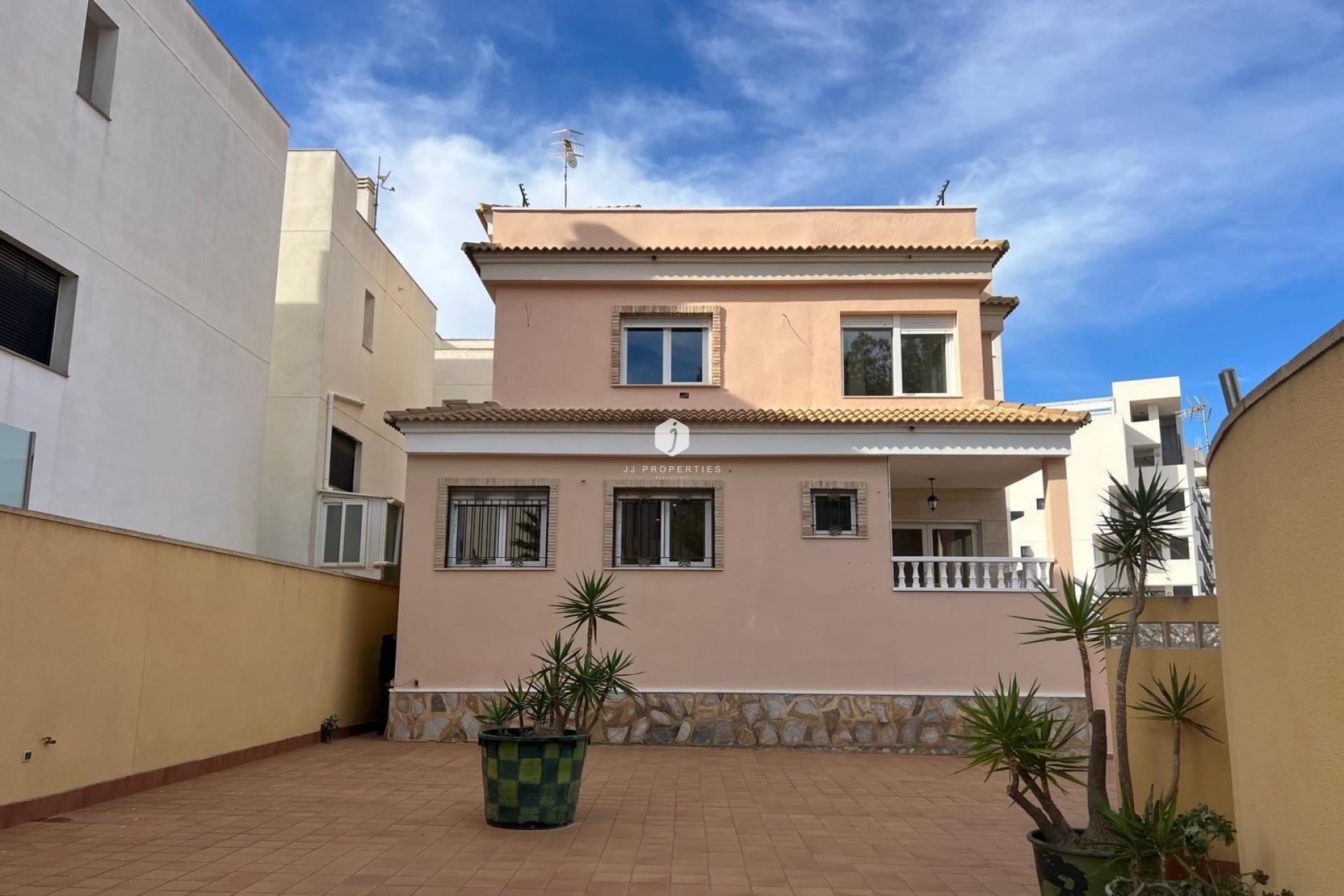 Aus zweiter Hand - Villa -
Orihuela Costa - Villamartín-las Filipinas
