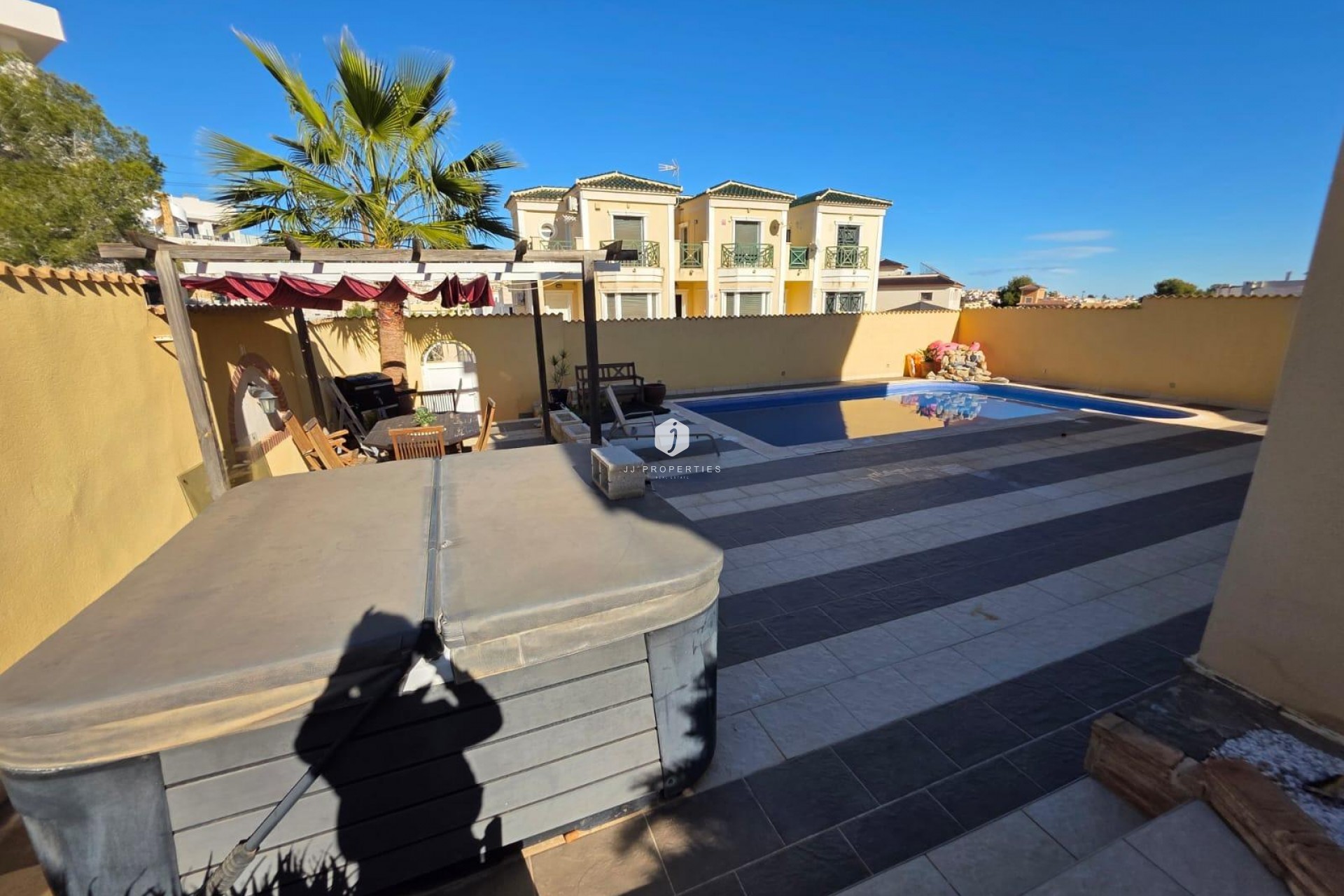 Aus zweiter Hand - Villa -
Orihuela Costa - Villamartín-las Filipinas