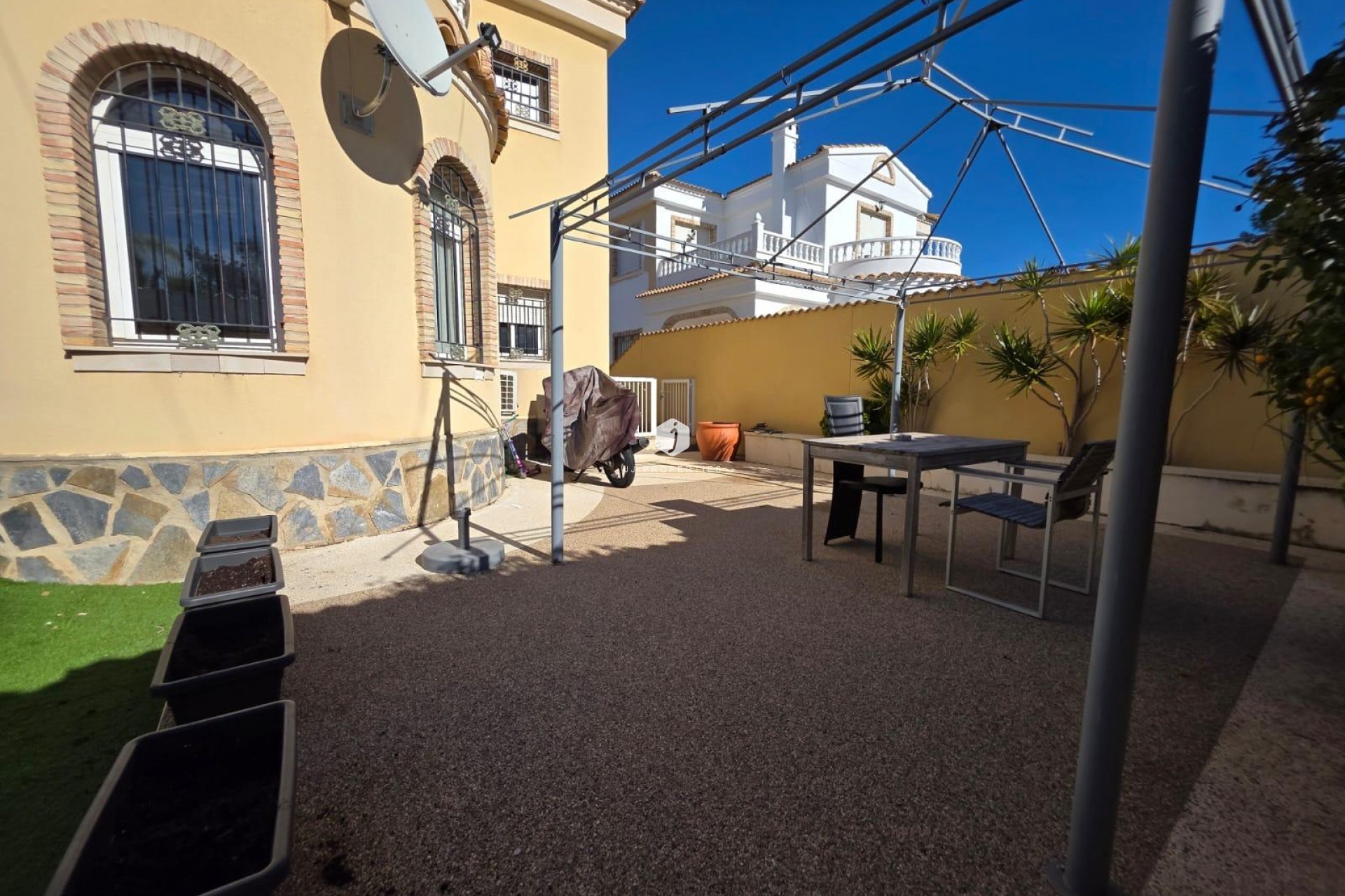 Aus zweiter Hand - Villa -
Orihuela Costa - Villamartín-las Filipinas