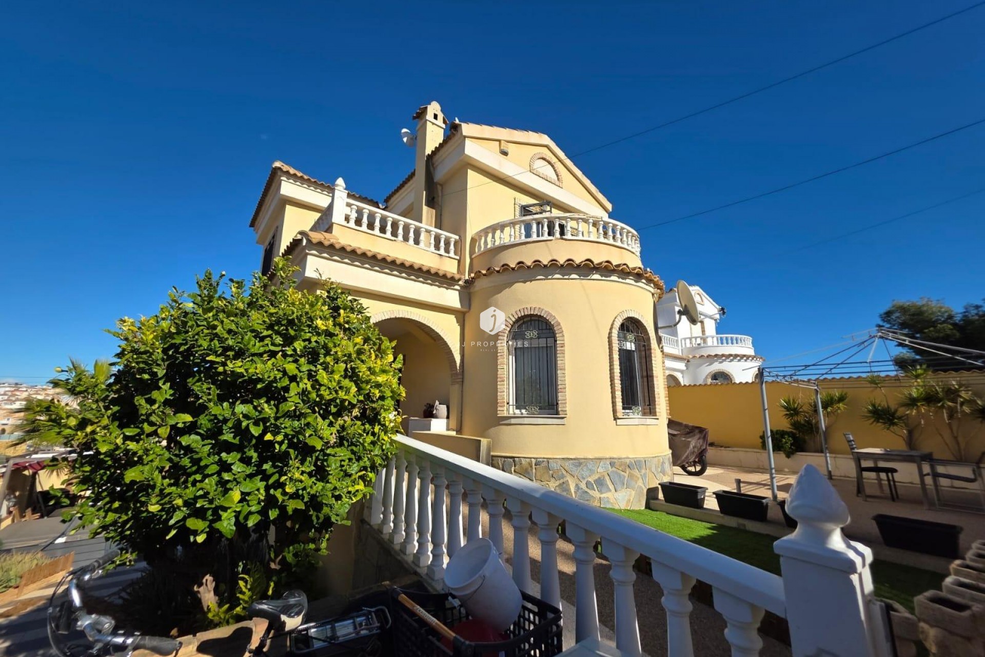 Aus zweiter Hand - Villa -
Orihuela Costa - Villamartín-las Filipinas