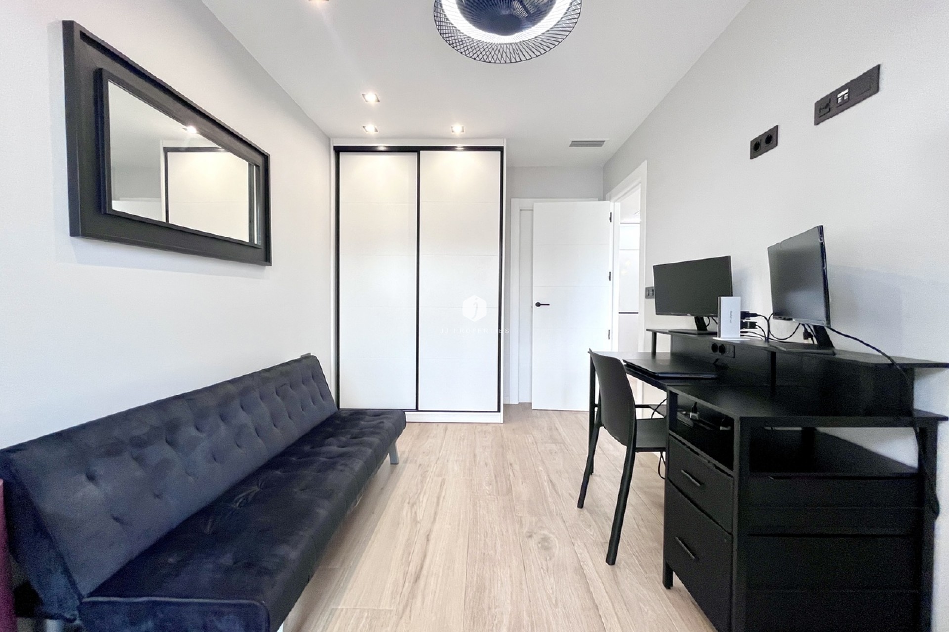 Aus zweiter Hand - Villa -
Playa Flamenca - Costa Blanca