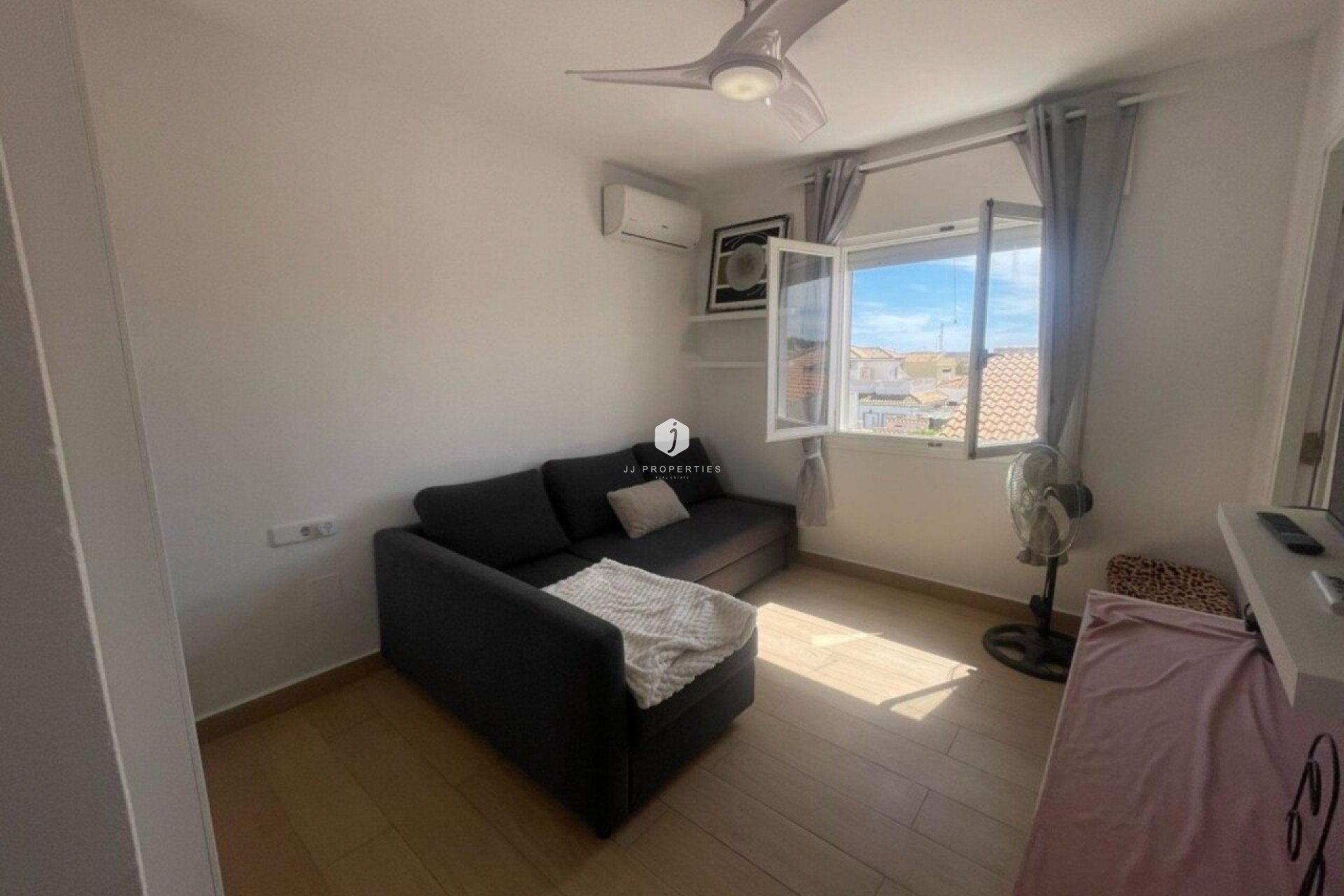 Aus zweiter Hand - Villa -
Playa Flamenca - Costa Blanca