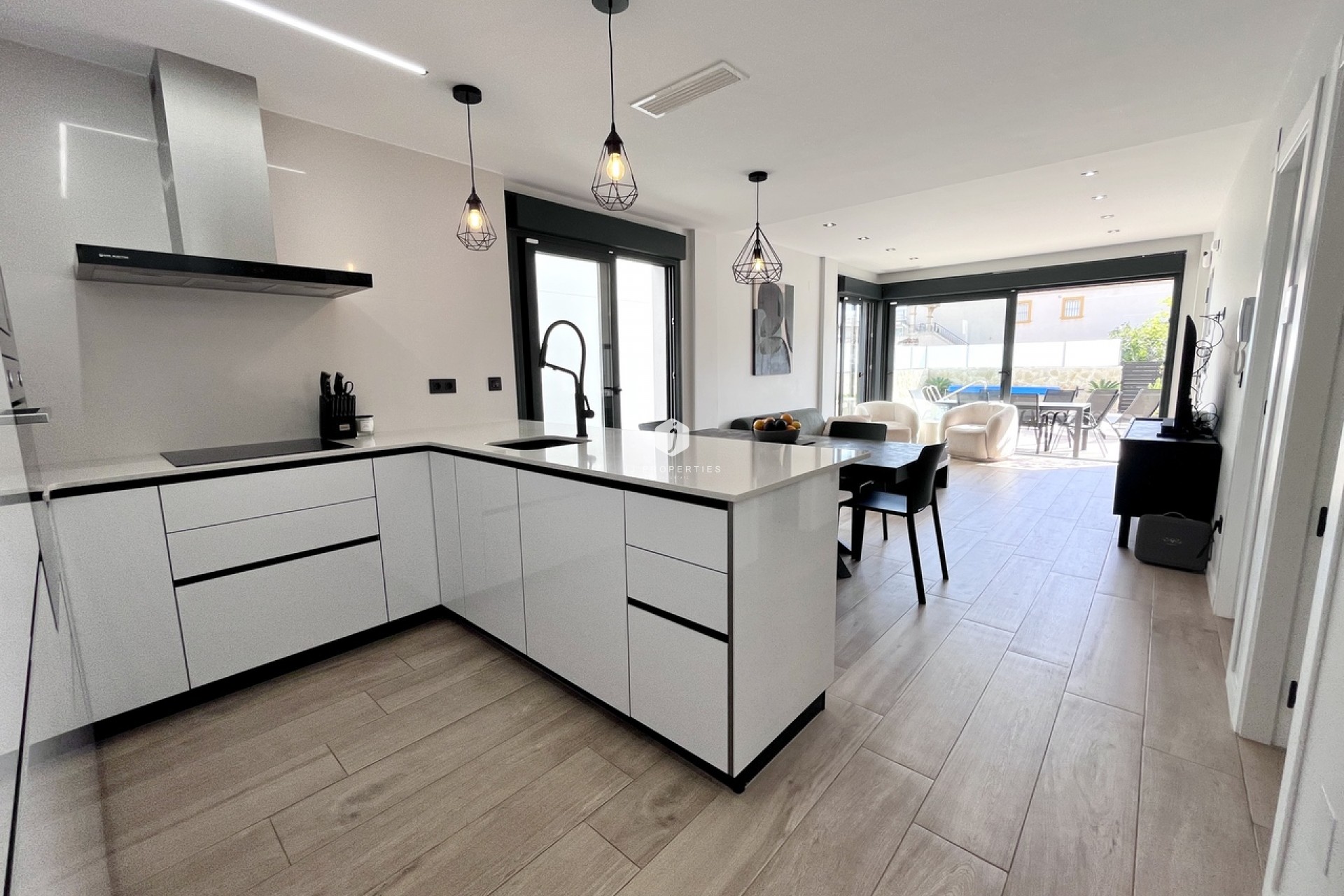 Aus zweiter Hand - Villa -
Punta Prima - Costa Blanca