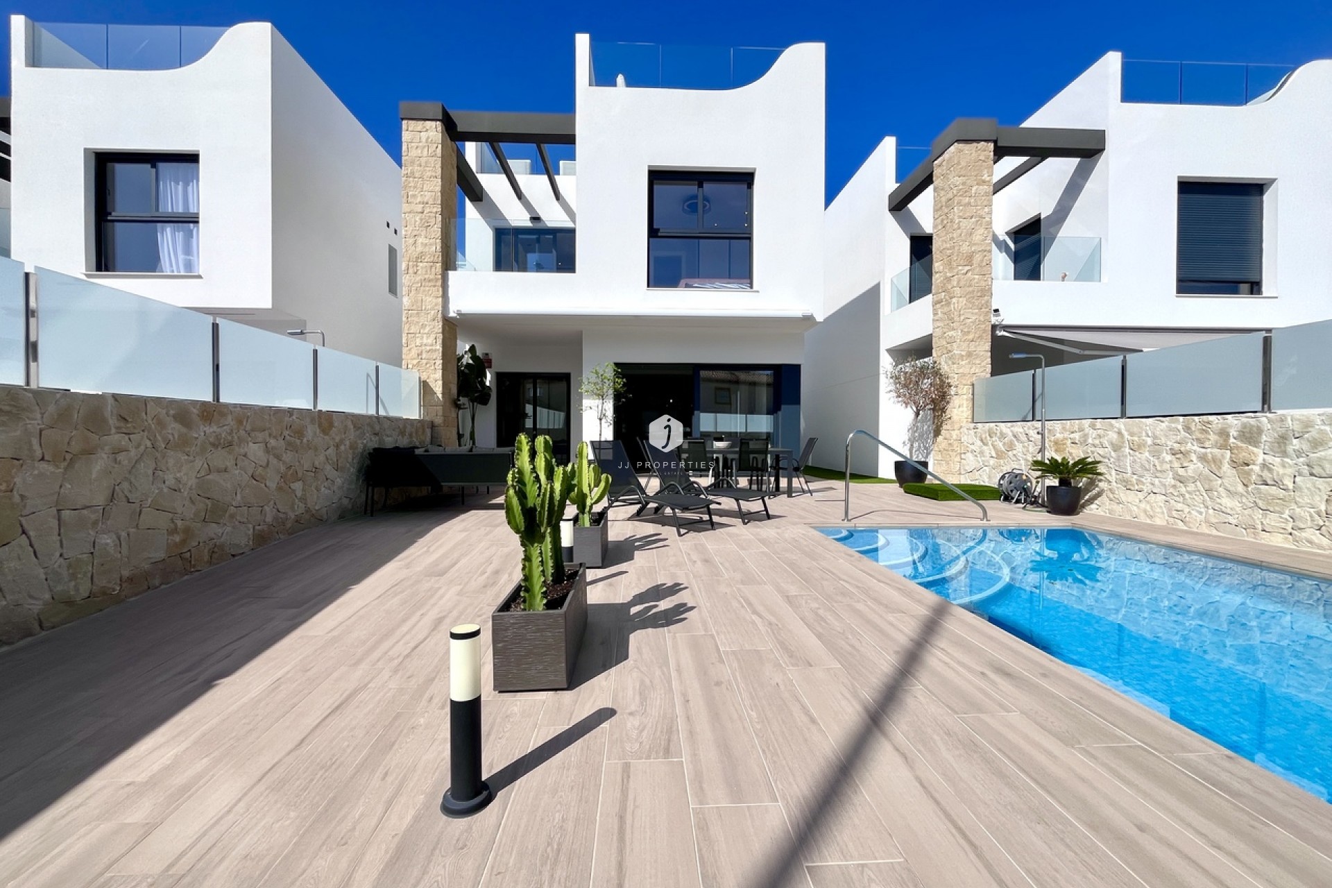 Aus zweiter Hand - Villa -
Punta Prima - Costa Blanca