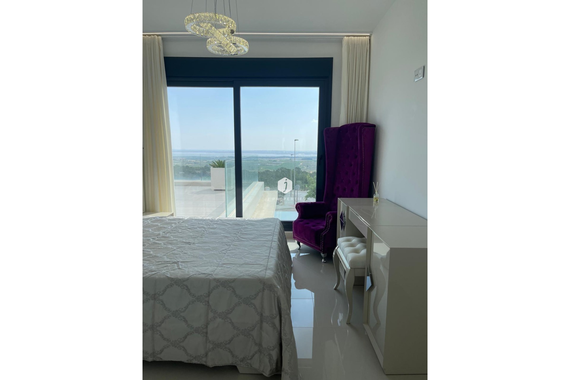 Aus zweiter Hand - Villa -
San Miguel de Salinas - Altos De San Miguel