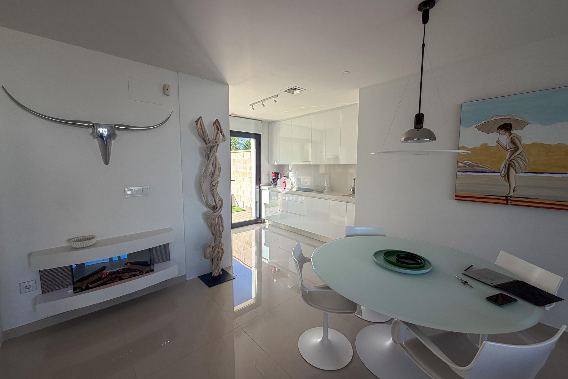 Aus zweiter Hand - Villa -
San Miguel de Salinas - Bellavista