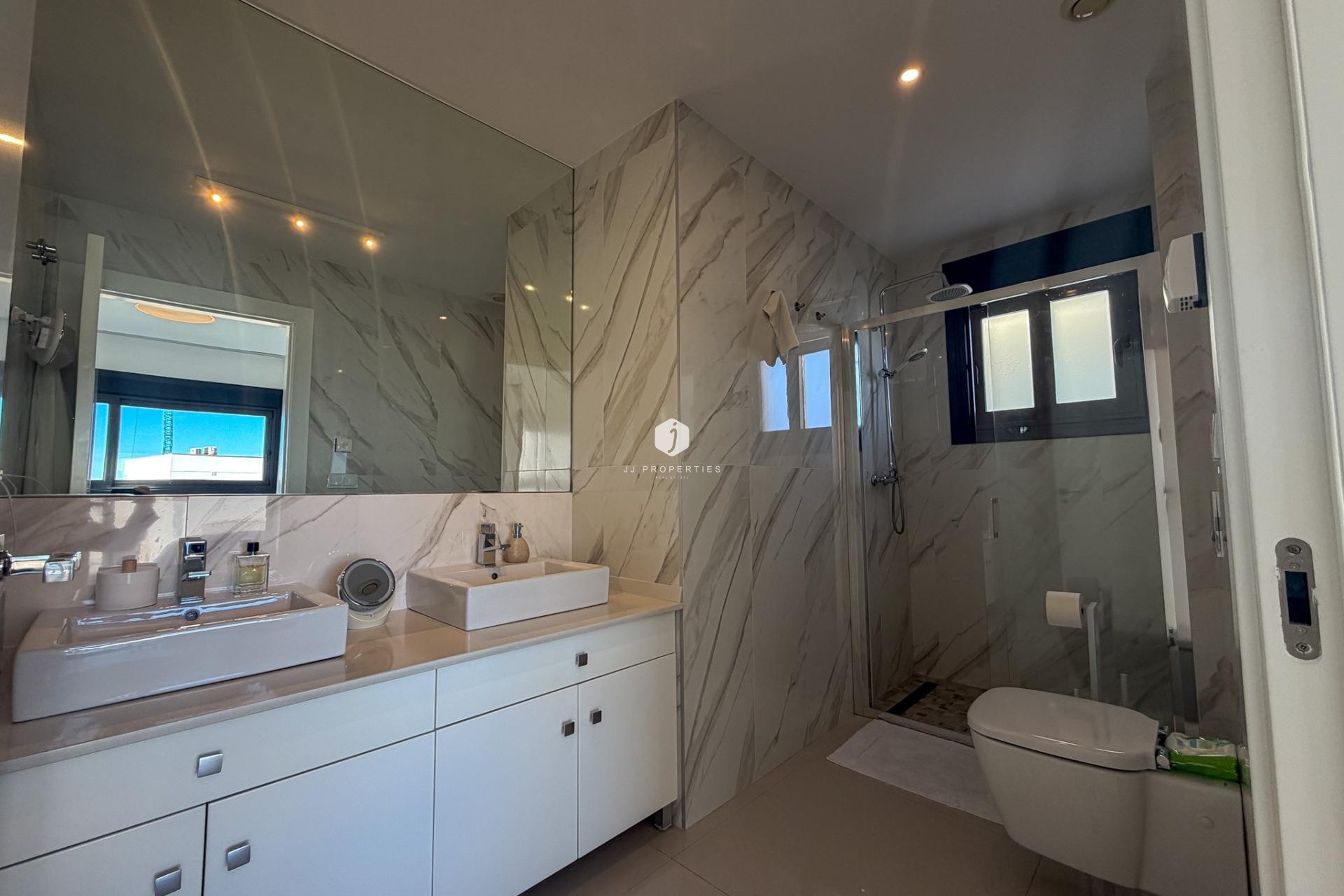 Aus zweiter Hand - Villa -
San Miguel de Salinas - Bellavista