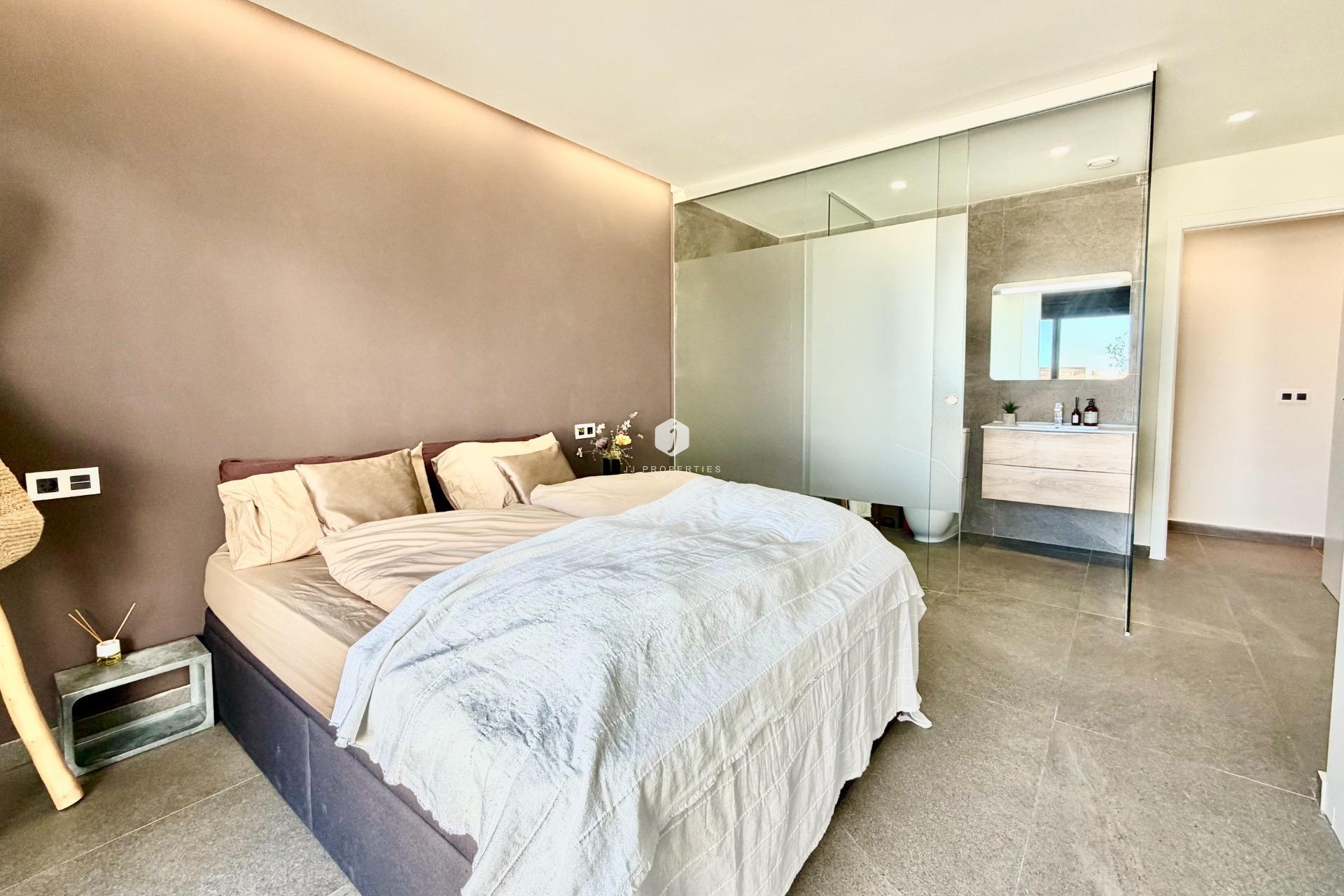 Aus zweiter Hand - Villa -
San Miguel de Salinas - Bellavista