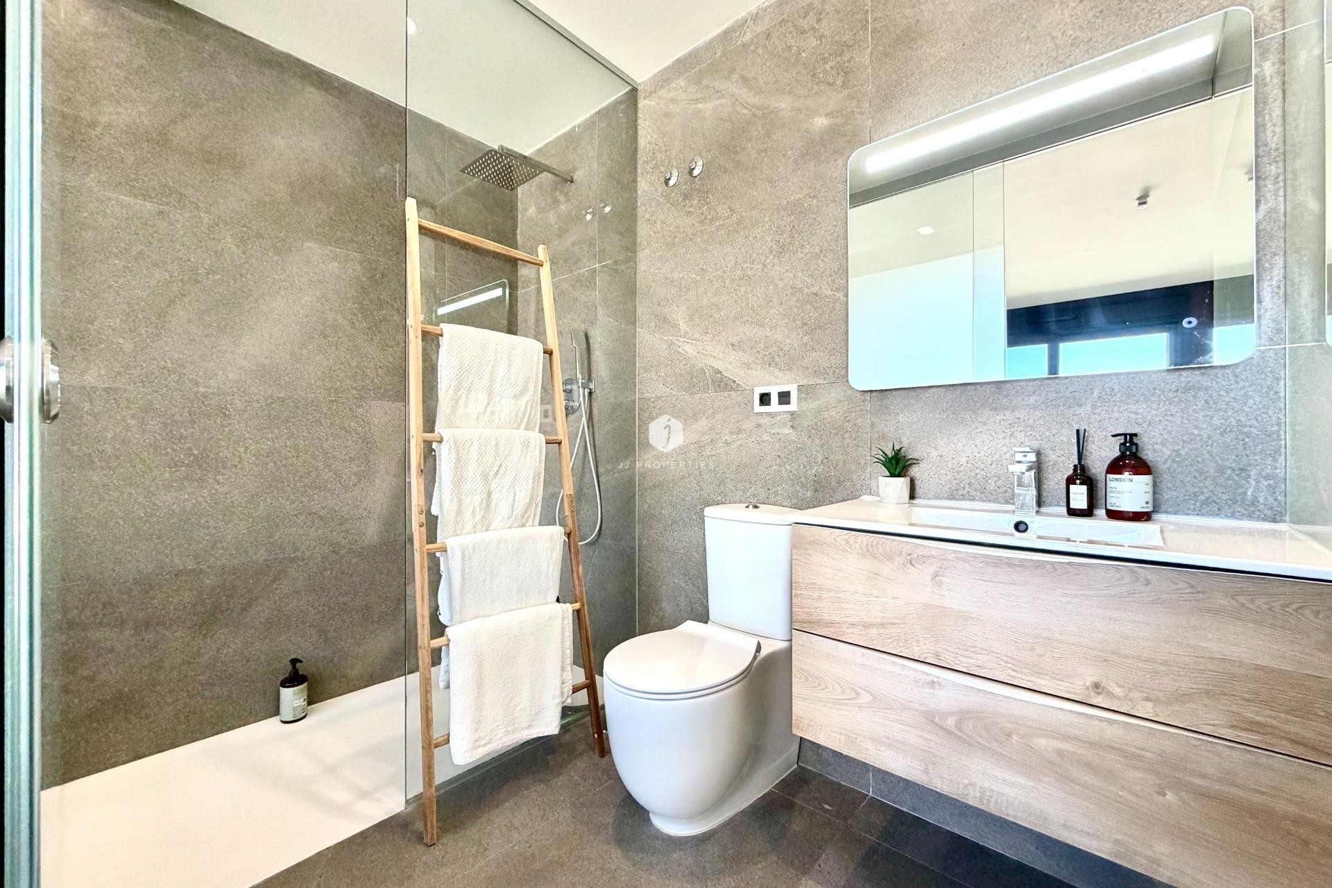 Aus zweiter Hand - Villa -
San Miguel de Salinas - Bellavista