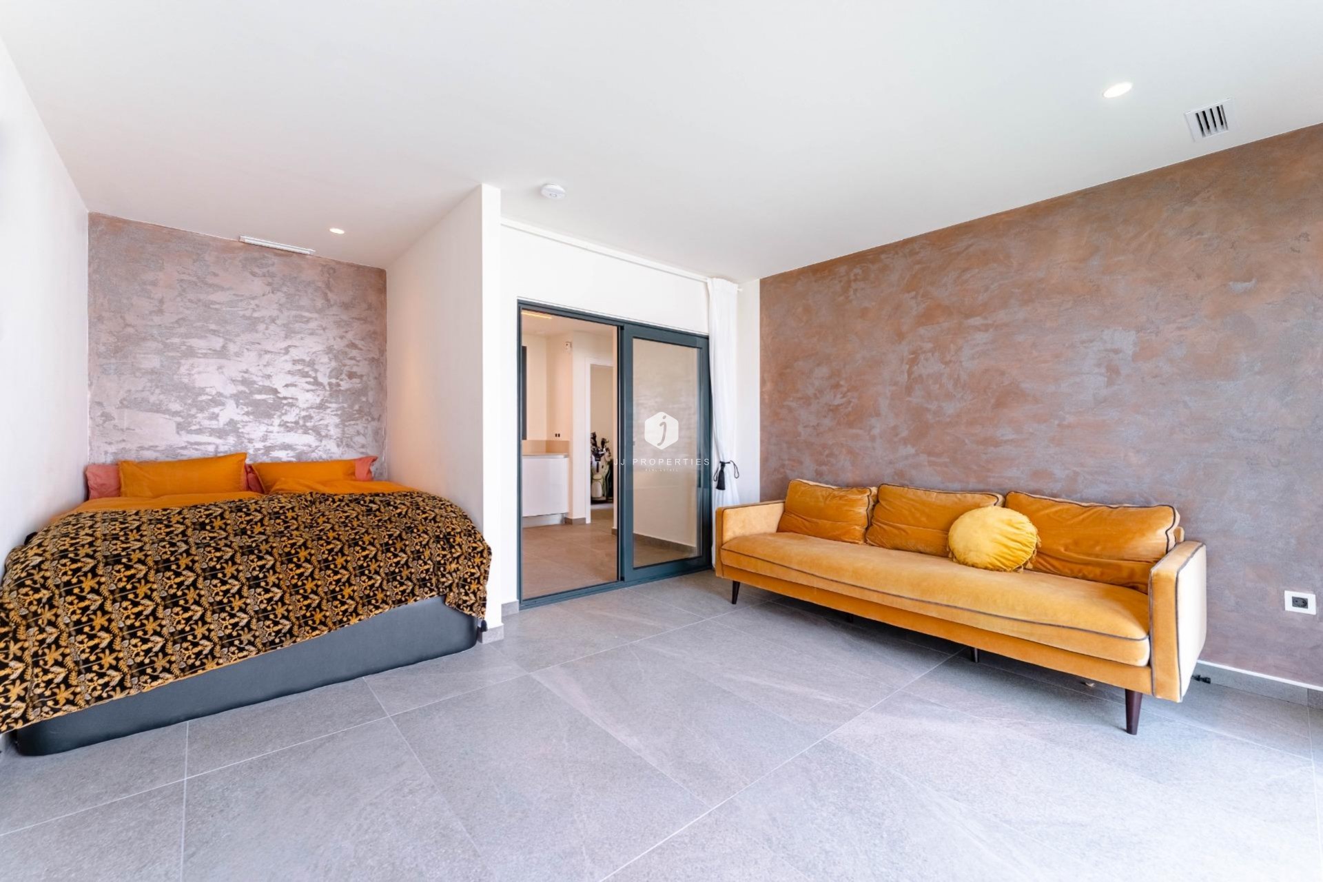 Aus zweiter Hand - Villa -
San Miguel de Salinas - Bellavista