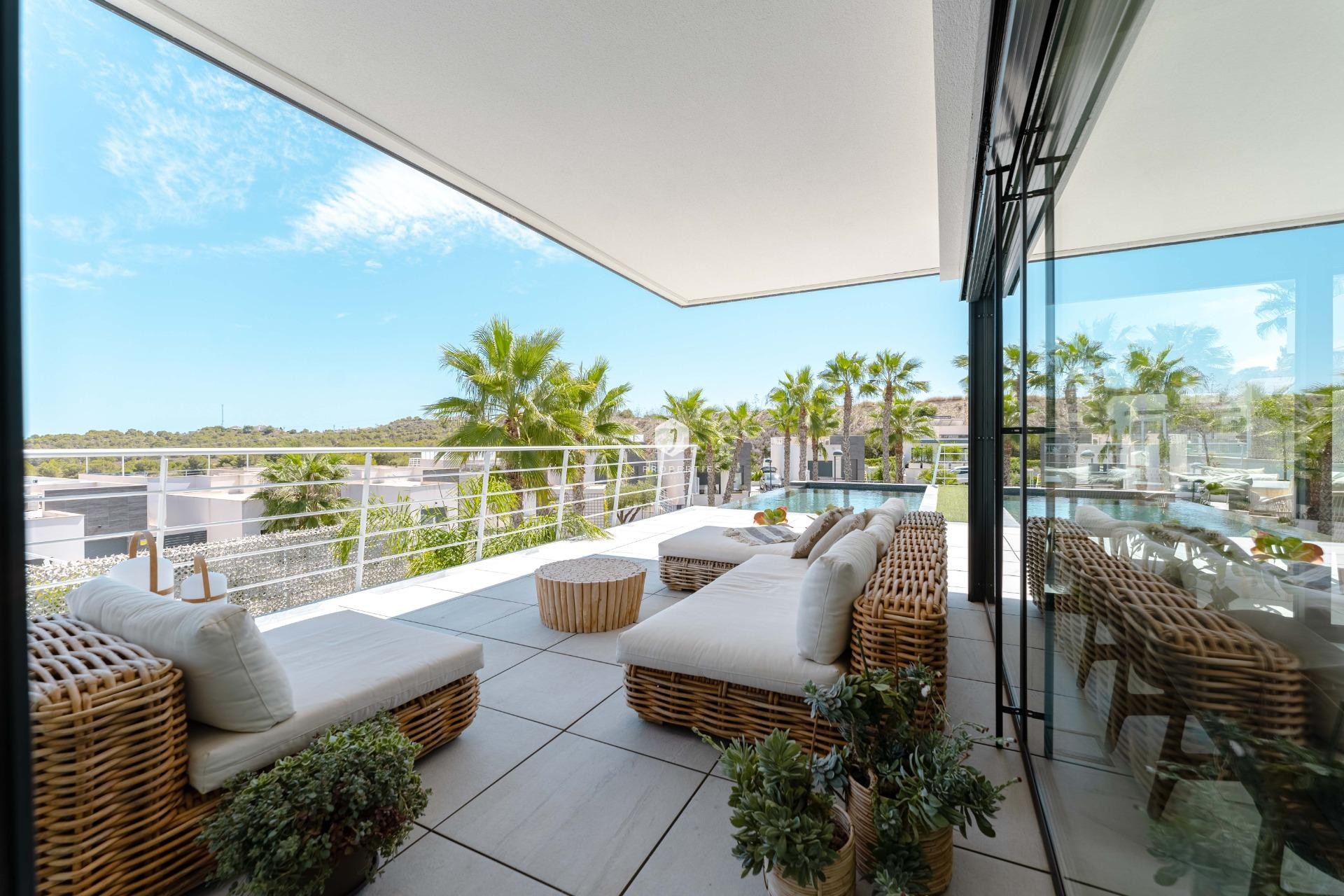 Aus zweiter Hand - Villa -
San Miguel de Salinas - Bellavista