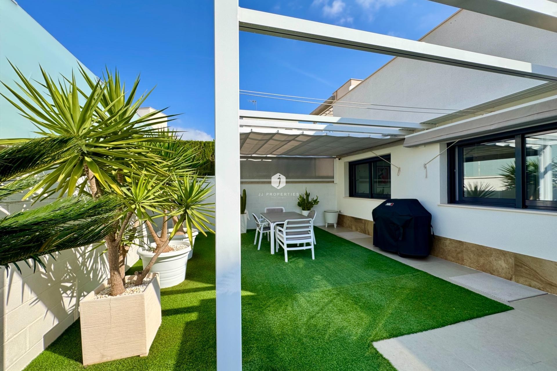 Aus zweiter Hand - Villa -
San Miguel de Salinas - Bellavista