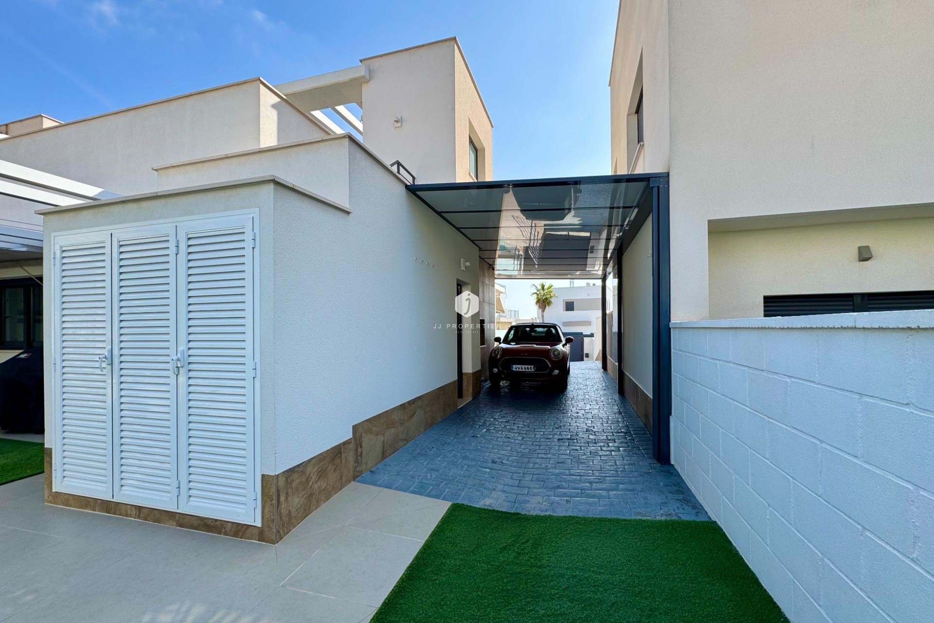 Aus zweiter Hand - Villa -
San Miguel de Salinas - Bellavista