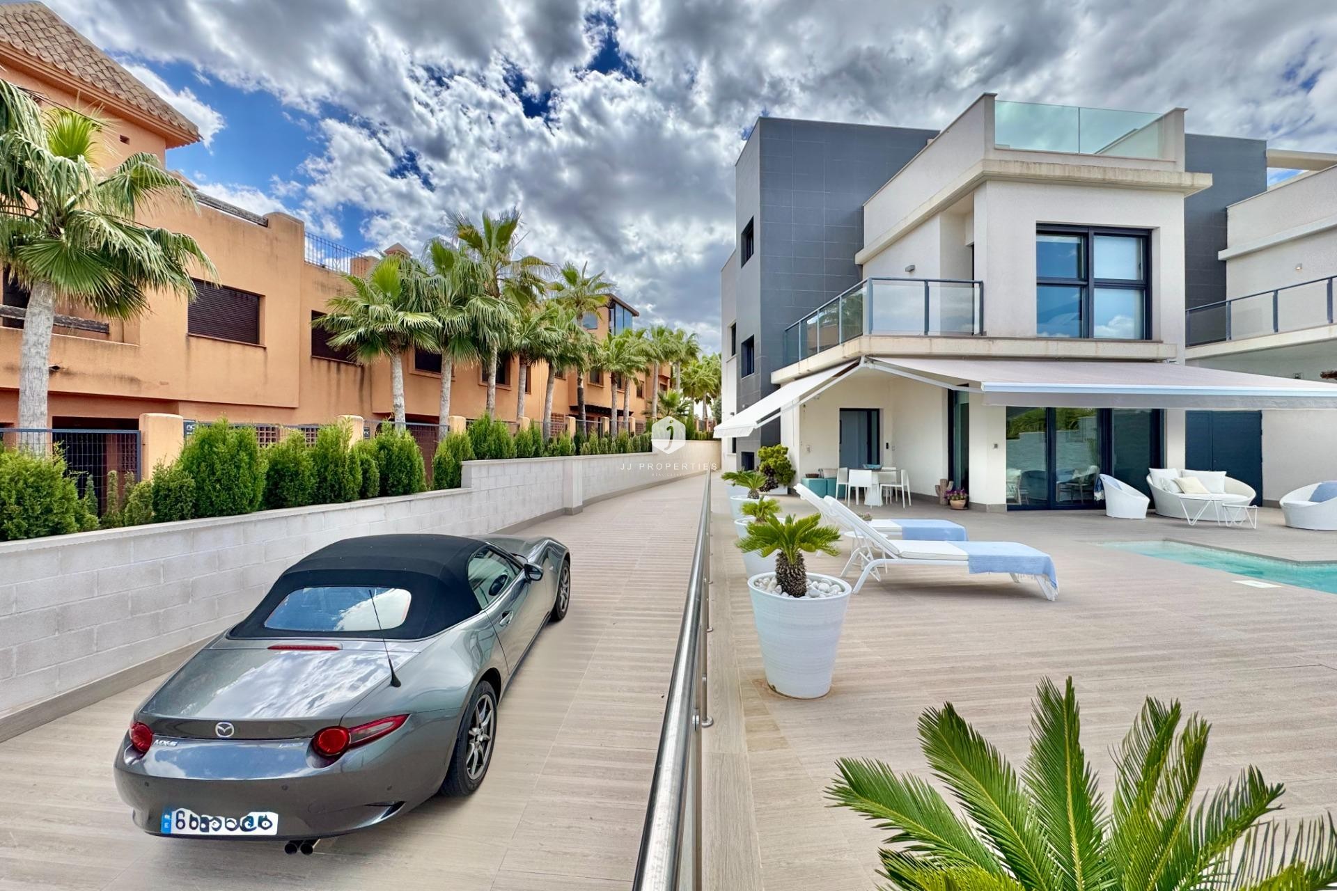 Aus zweiter Hand - Villa -
San Miguel de Salinas - Bellavista
