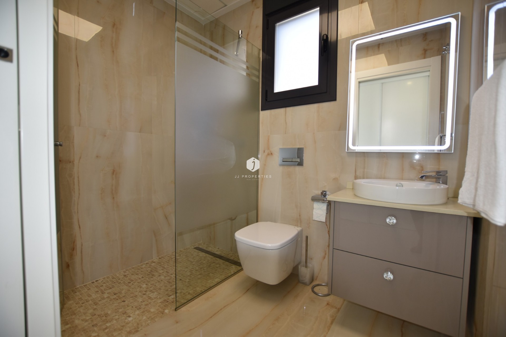 Aus zweiter Hand - Villa -
San Miguel de Salinas - Inland