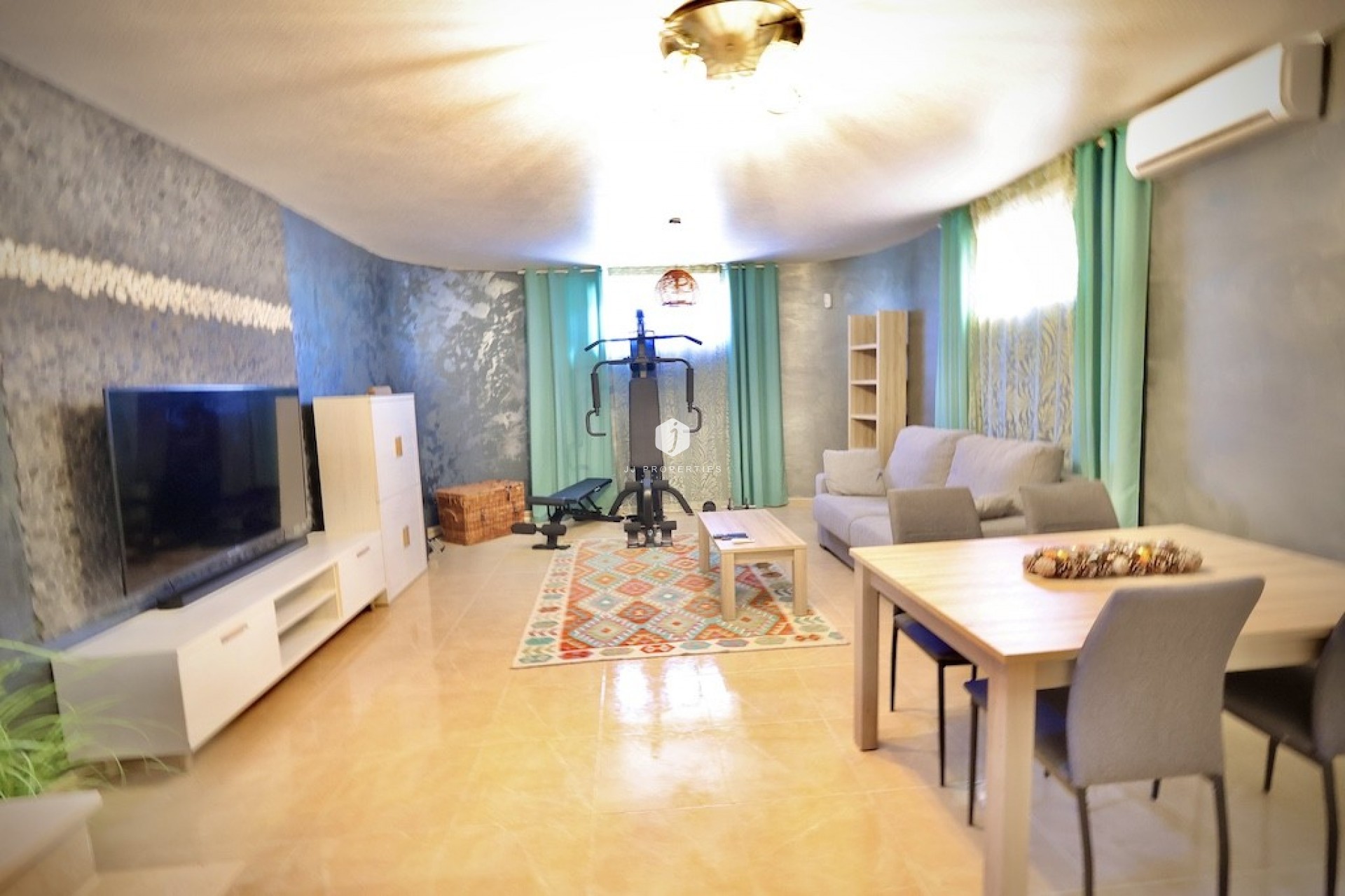 Aus zweiter Hand - Villa -
San Miguel de Salinas - Inland