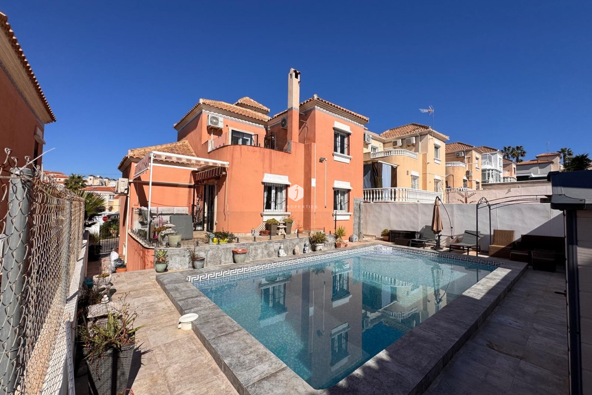 Aus zweiter Hand - Villa -
San Miguel de Salinas - Inland