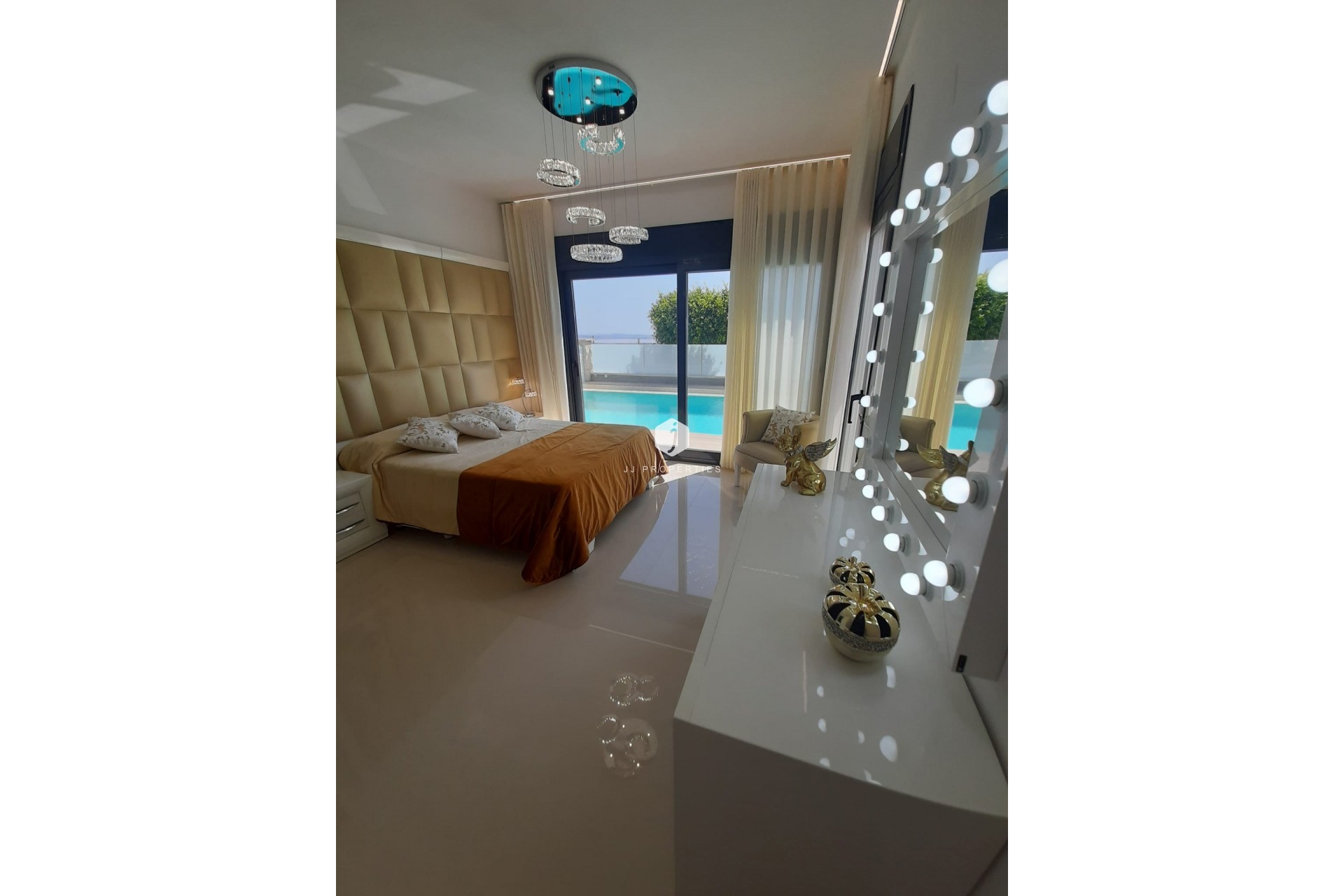 Aus zweiter Hand - Villa -
San Miguel de Salinas - Inland