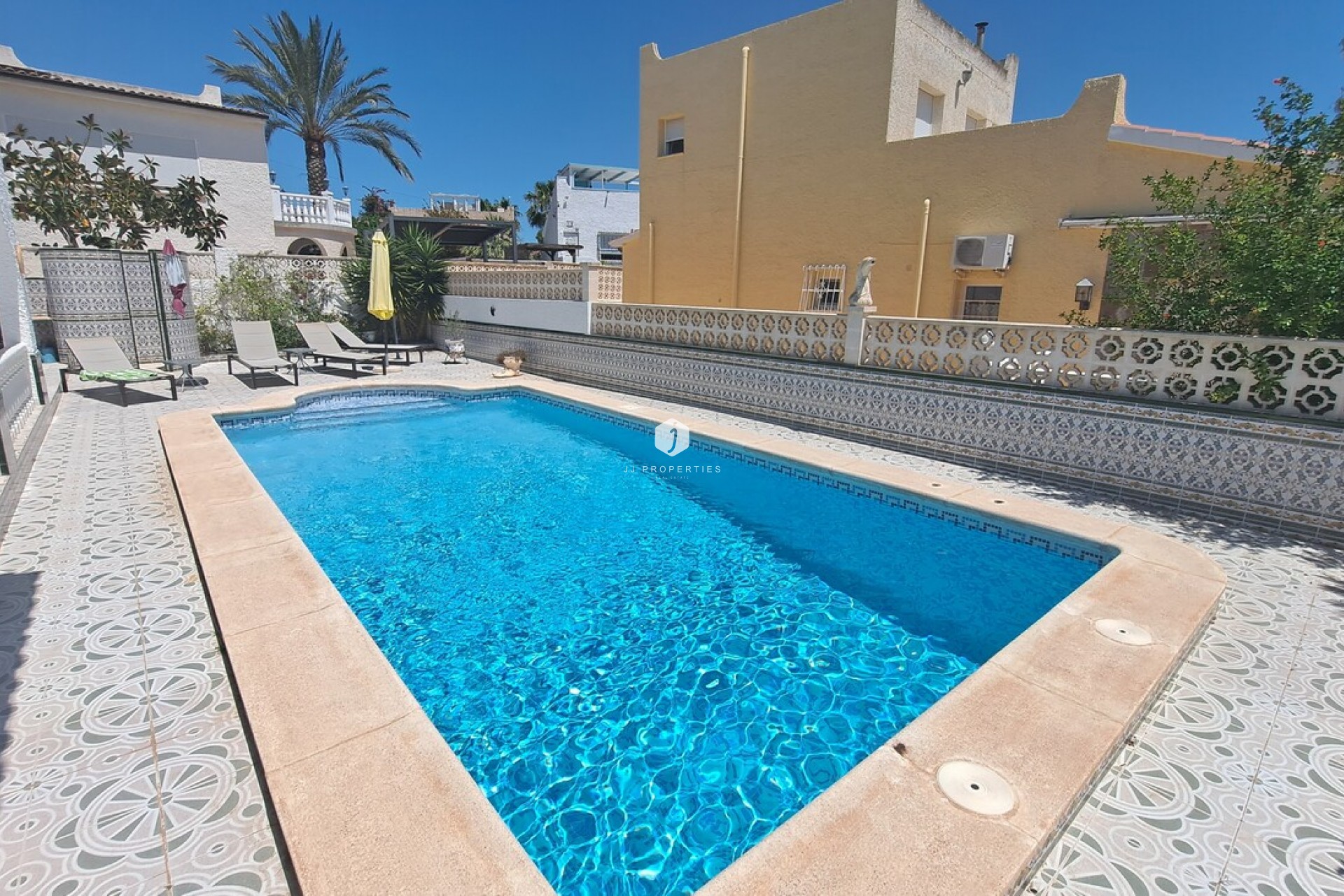 Aus zweiter Hand - Villa -
San Miguel de Salinas - Inland