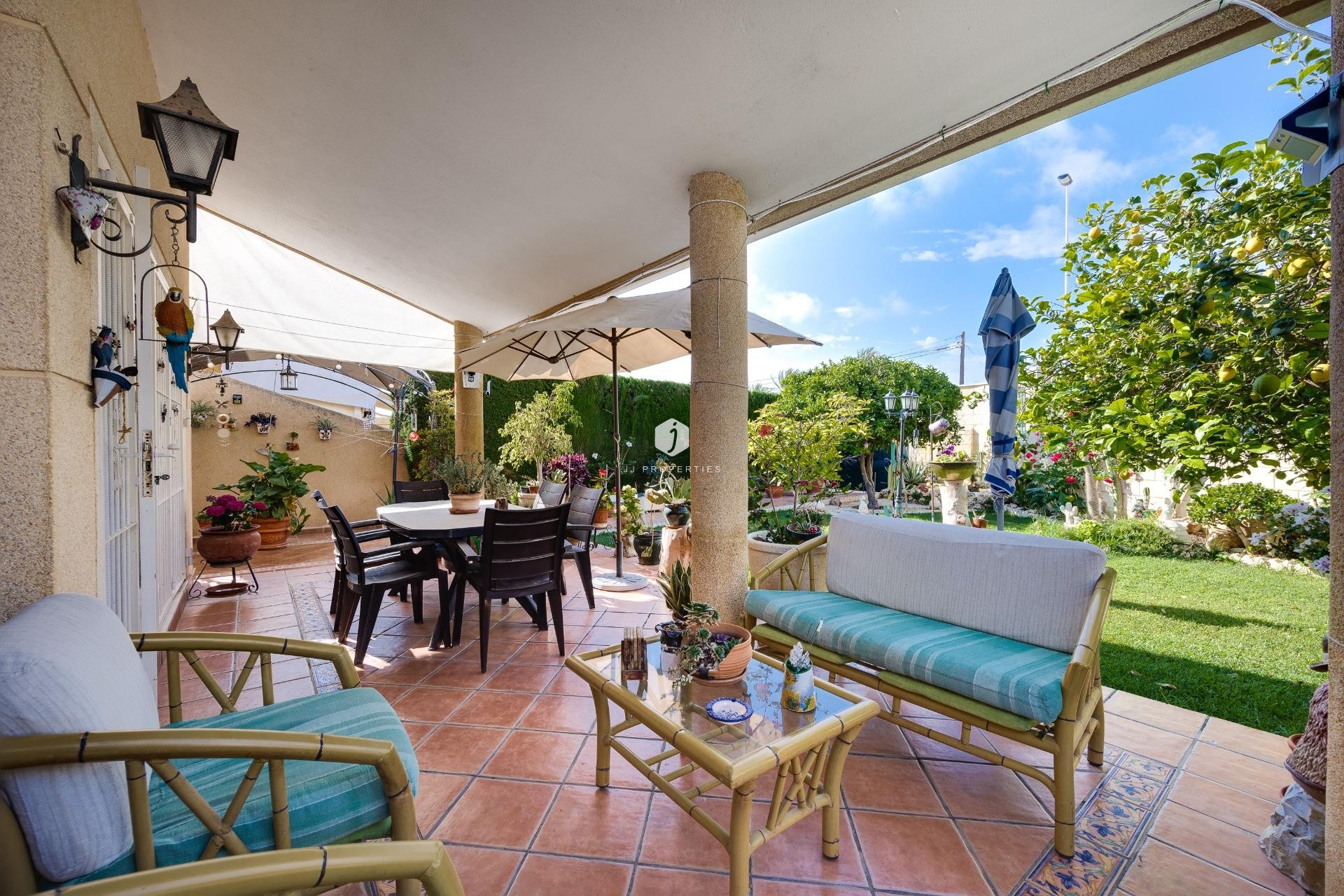 Aus zweiter Hand - Villa -
Torrevieja - aguas nuevas