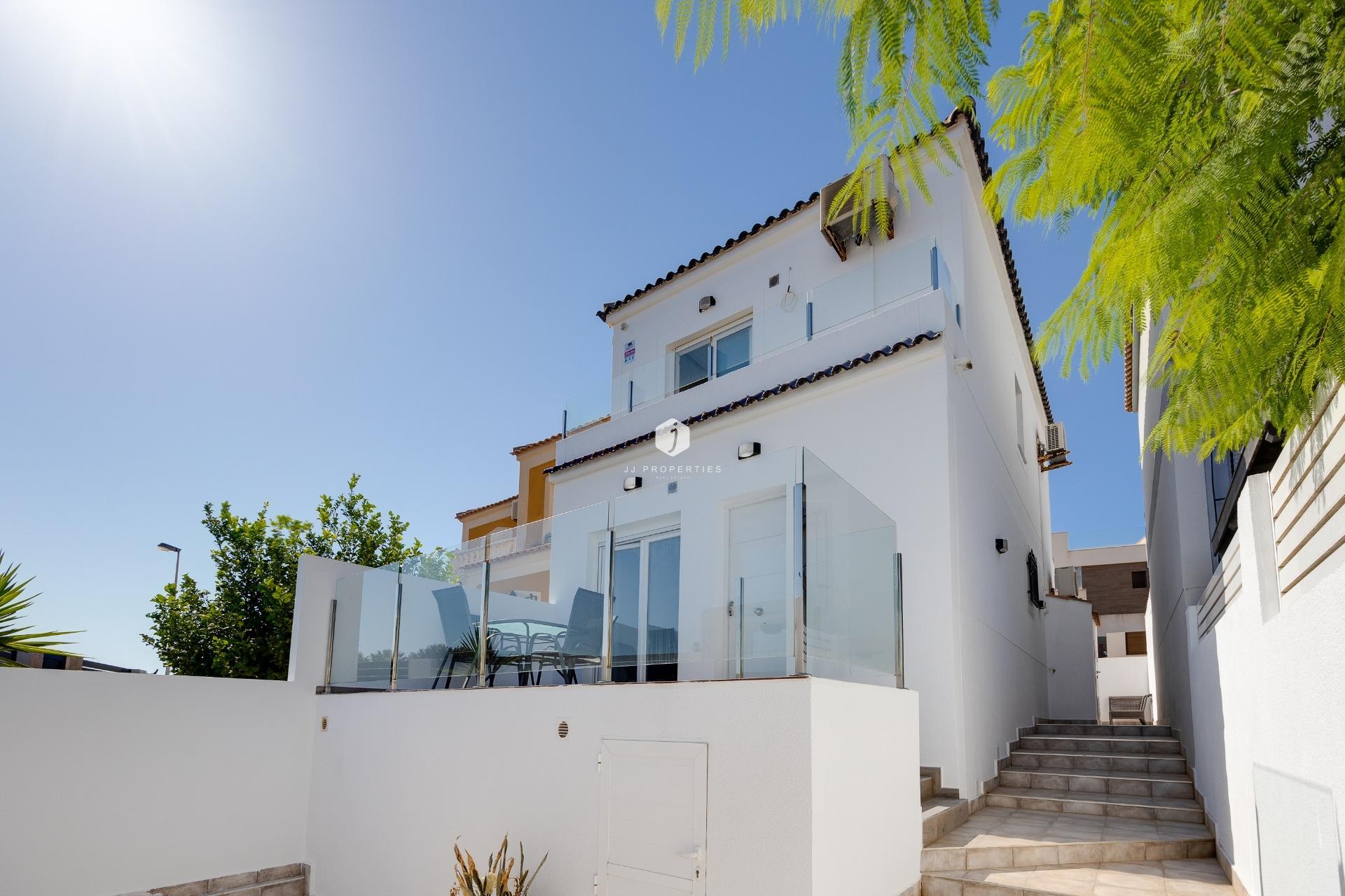 Aus zweiter Hand - Villa -
Torrevieja - aguas nuevas