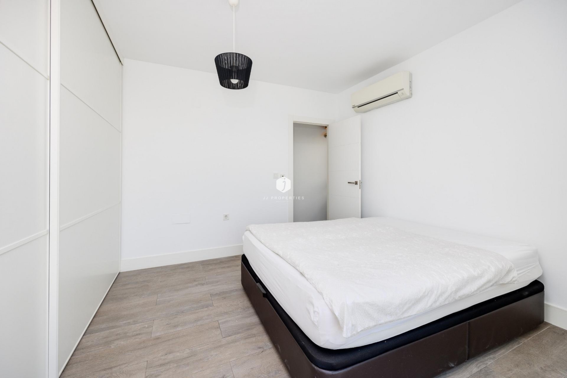 Aus zweiter Hand - Villa -
Torrevieja - aguas nuevas