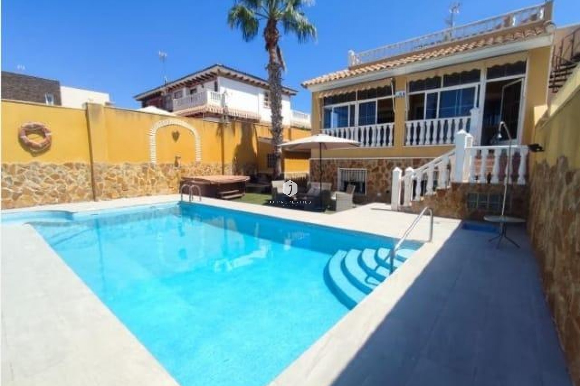 Aus zweiter Hand - Villa -
Torrevieja - aguas nuevas